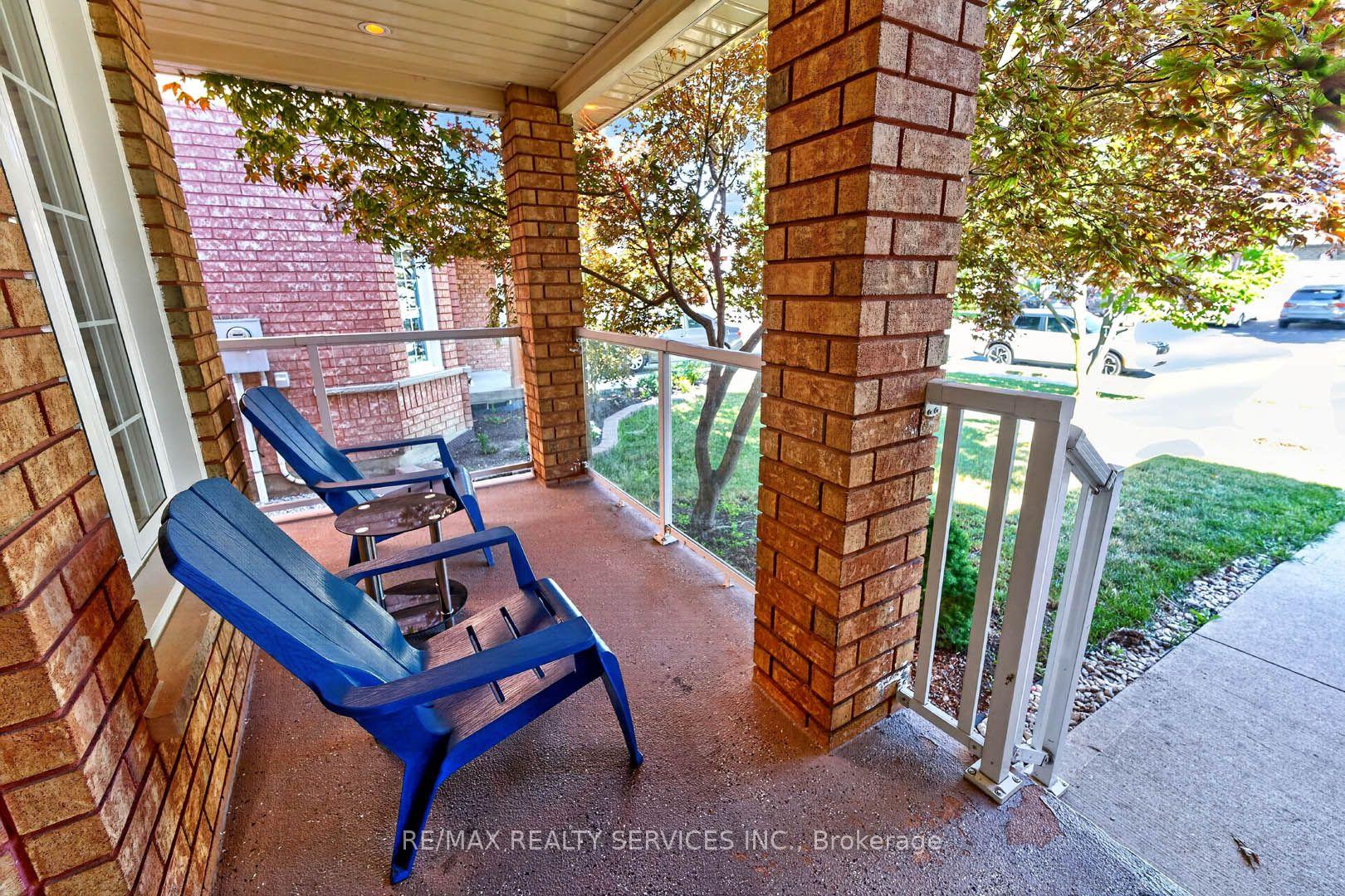 Photo 4 of 38 Deerglen Drive, Brampton, Sandringham-Wellington — HOMEH