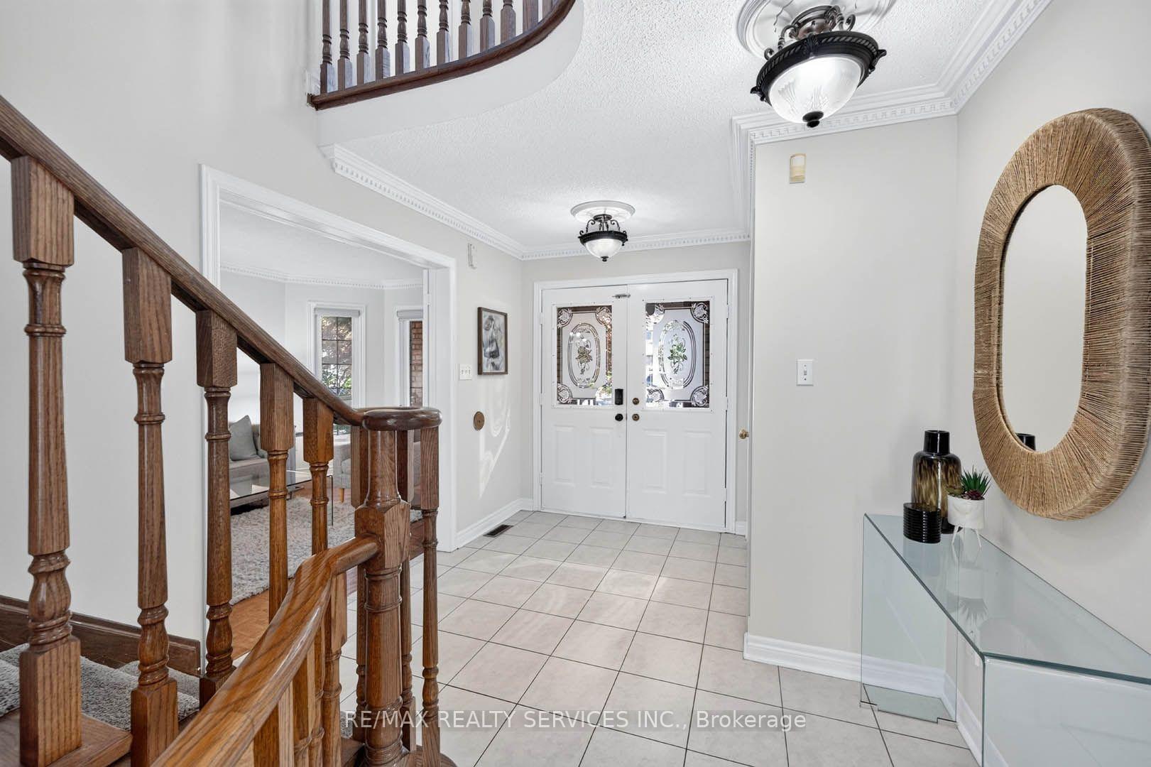 Photo 5 of 38 Deerglen Drive, Brampton, Sandringham-Wellington — HOMEH