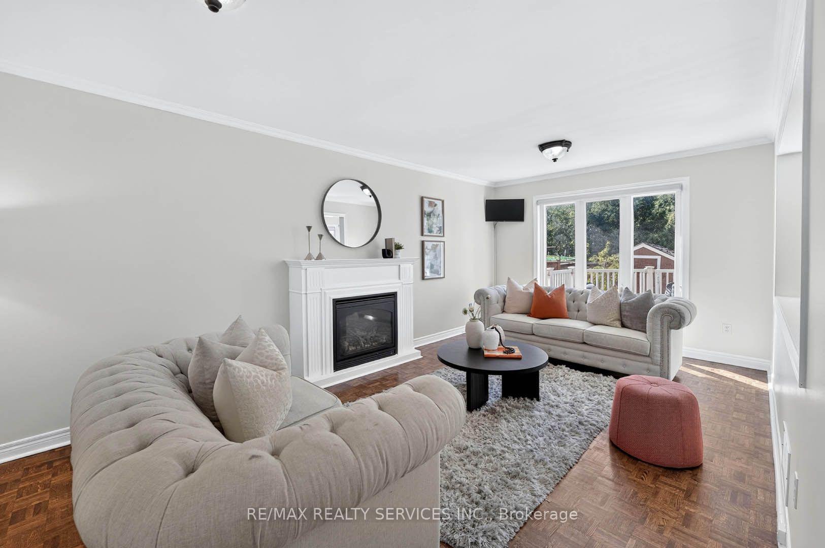 Photo 7 of 38 Deerglen Drive, Brampton, Sandringham-Wellington — HOMEH