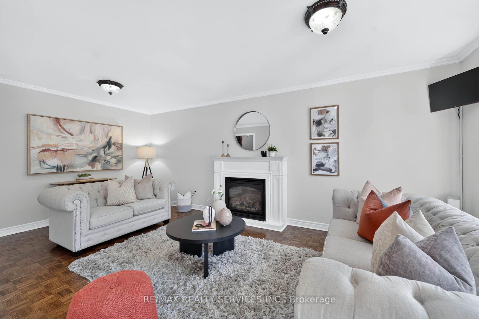 Photo 8 of 38 Deerglen Drive, Brampton, Sandringham-Wellington — HOMEH