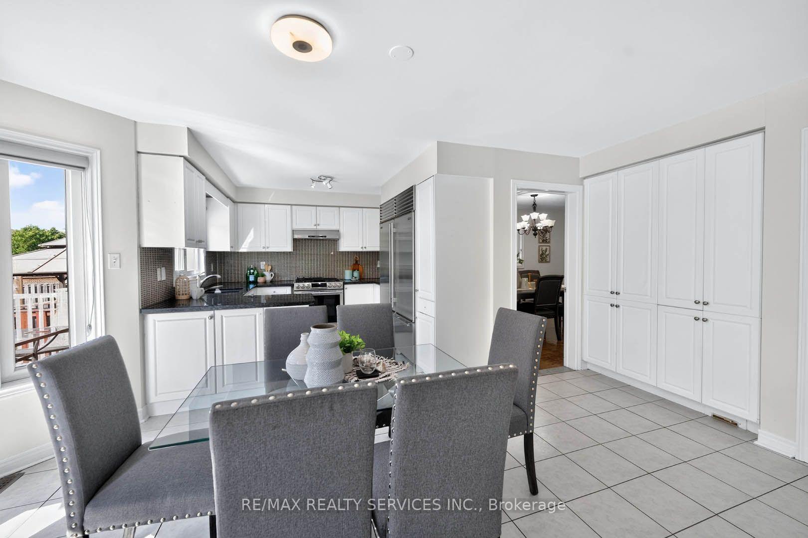 Photo 11 of 38 Deerglen Drive, Brampton, Sandringham-Wellington — HOMEH