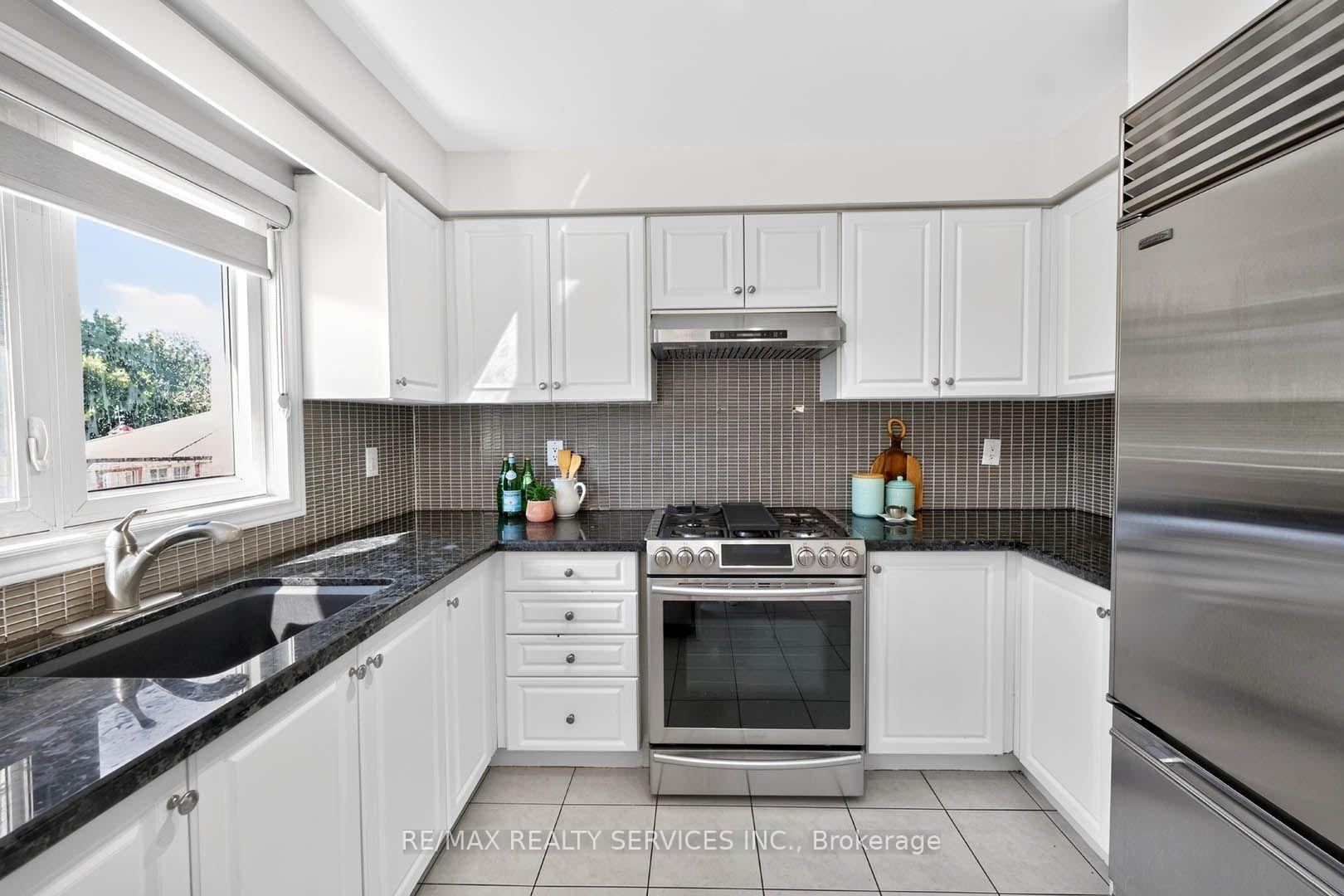 Photo 15 of 38 Deerglen Drive, Brampton, Sandringham-Wellington — HOMEH