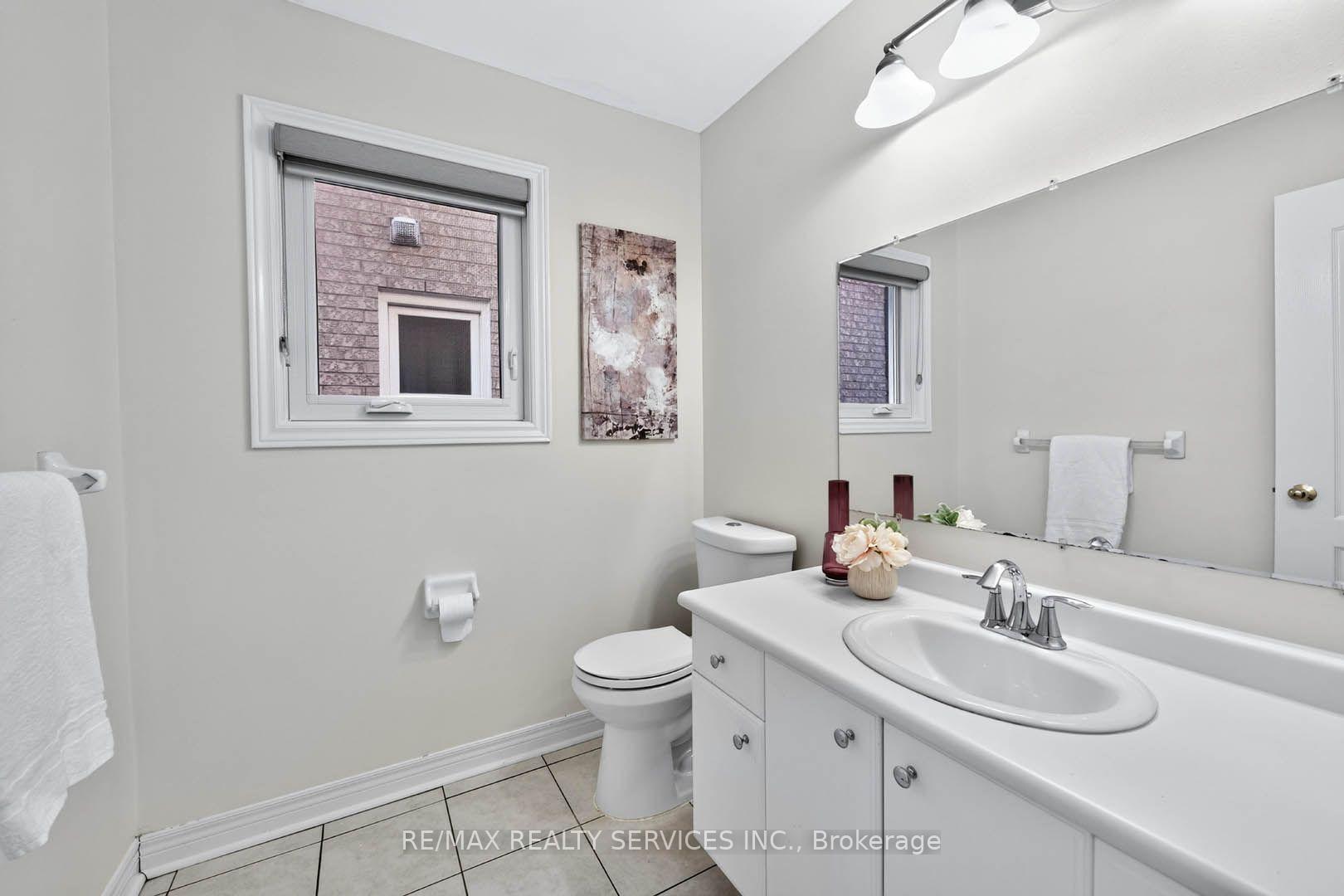 Photo 20 of 38 Deerglen Drive, Brampton, Sandringham-Wellington — HOMEH