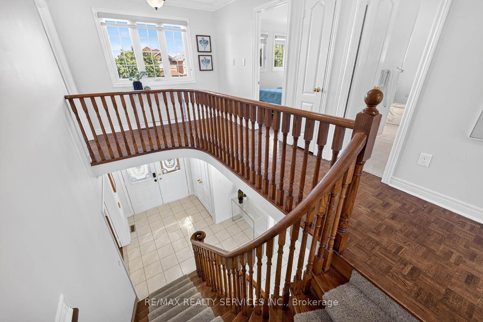Photo 23 of 38 Deerglen Drive, Brampton, Sandringham-Wellington — HOMEH