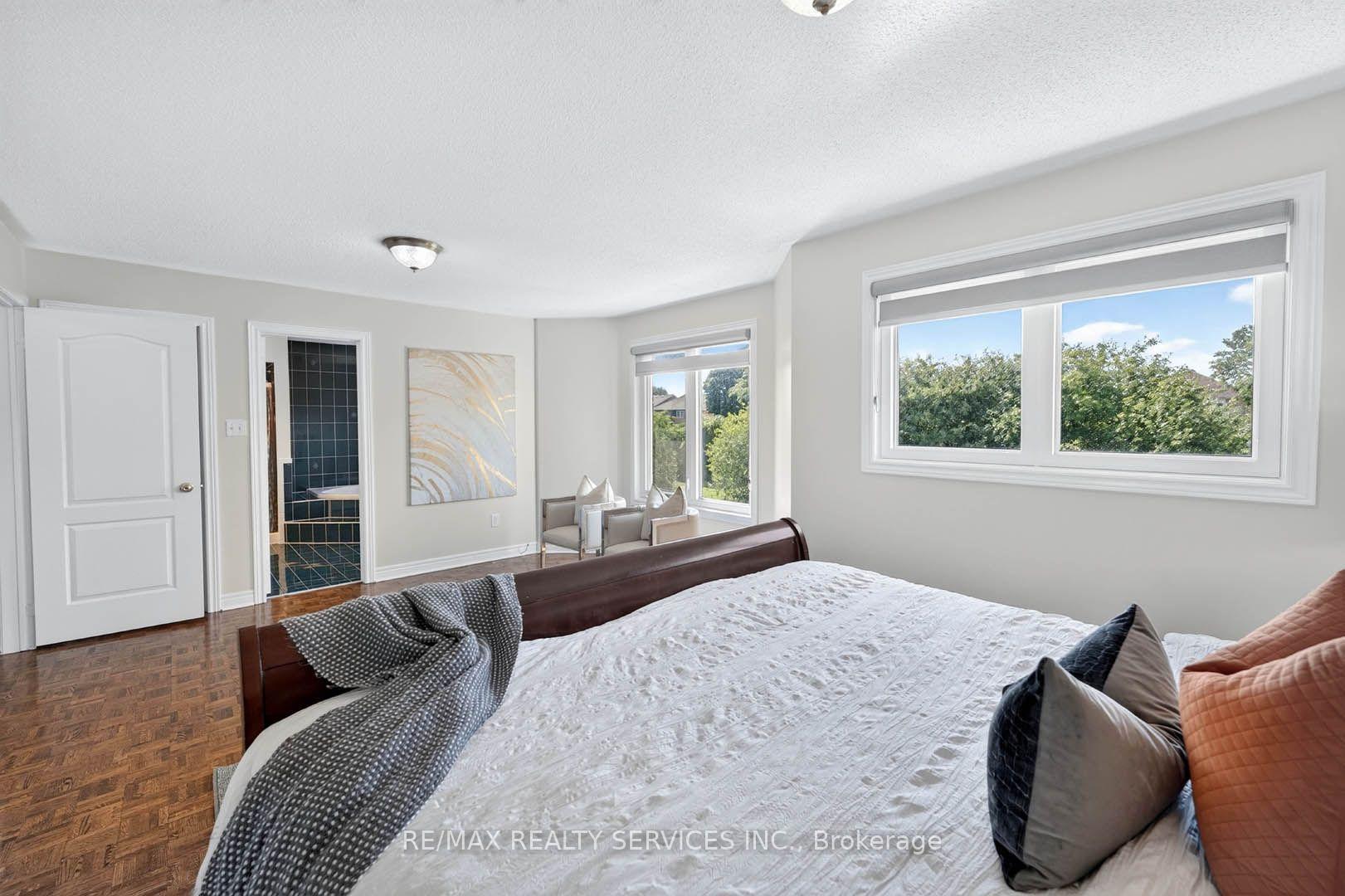 Photo 26 of 38 Deerglen Drive, Brampton, Sandringham-Wellington — HOMEH