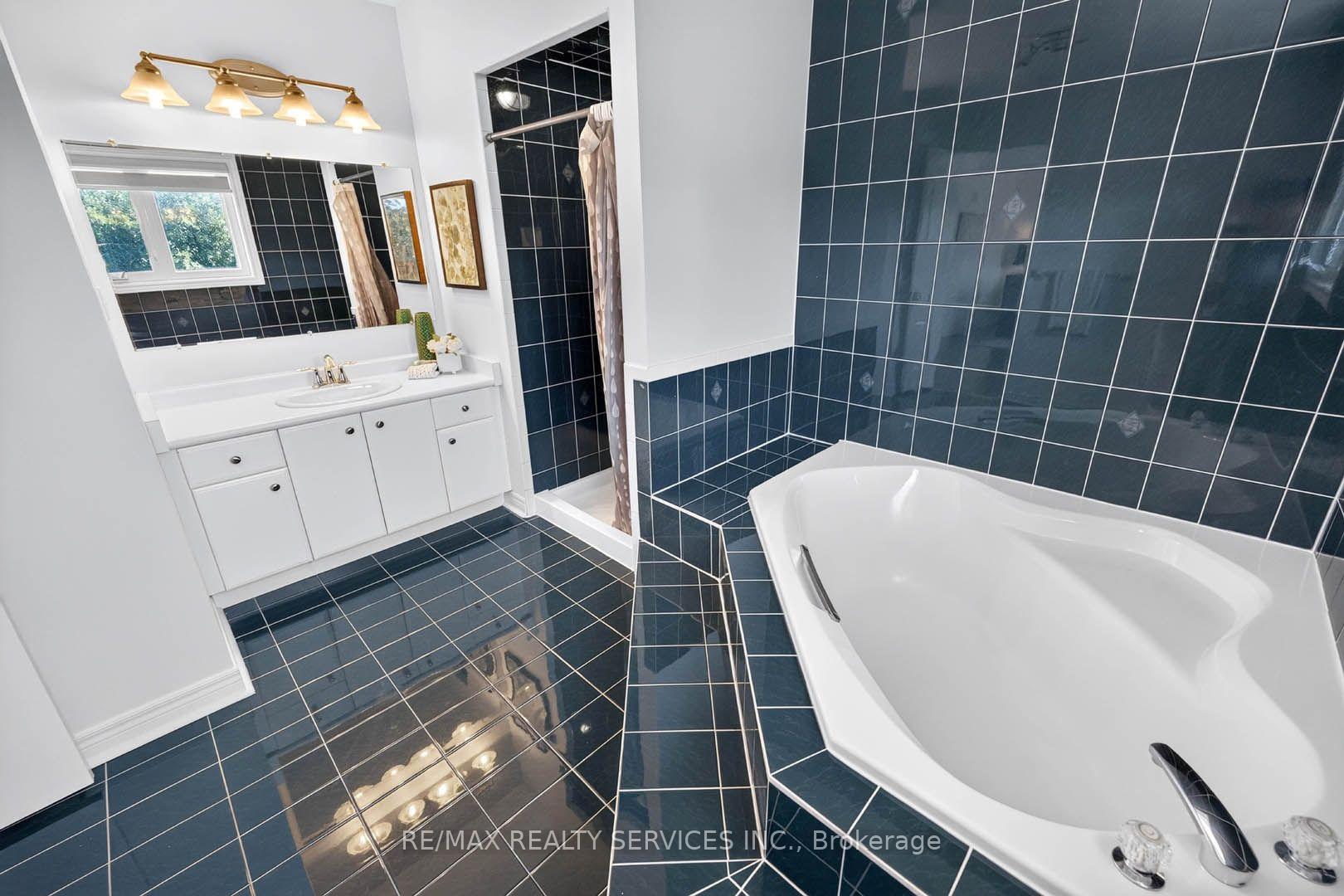 Photo 27 of 38 Deerglen Drive, Brampton, Sandringham-Wellington — HOMEH