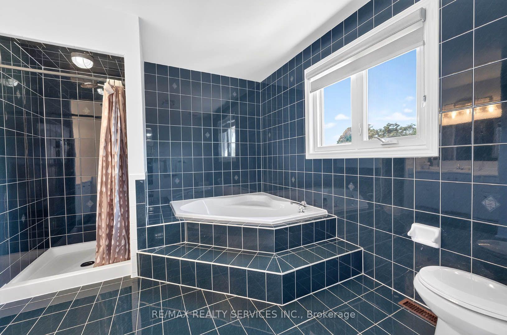Photo 28 of 38 Deerglen Drive, Brampton, Sandringham-Wellington — HOMEH