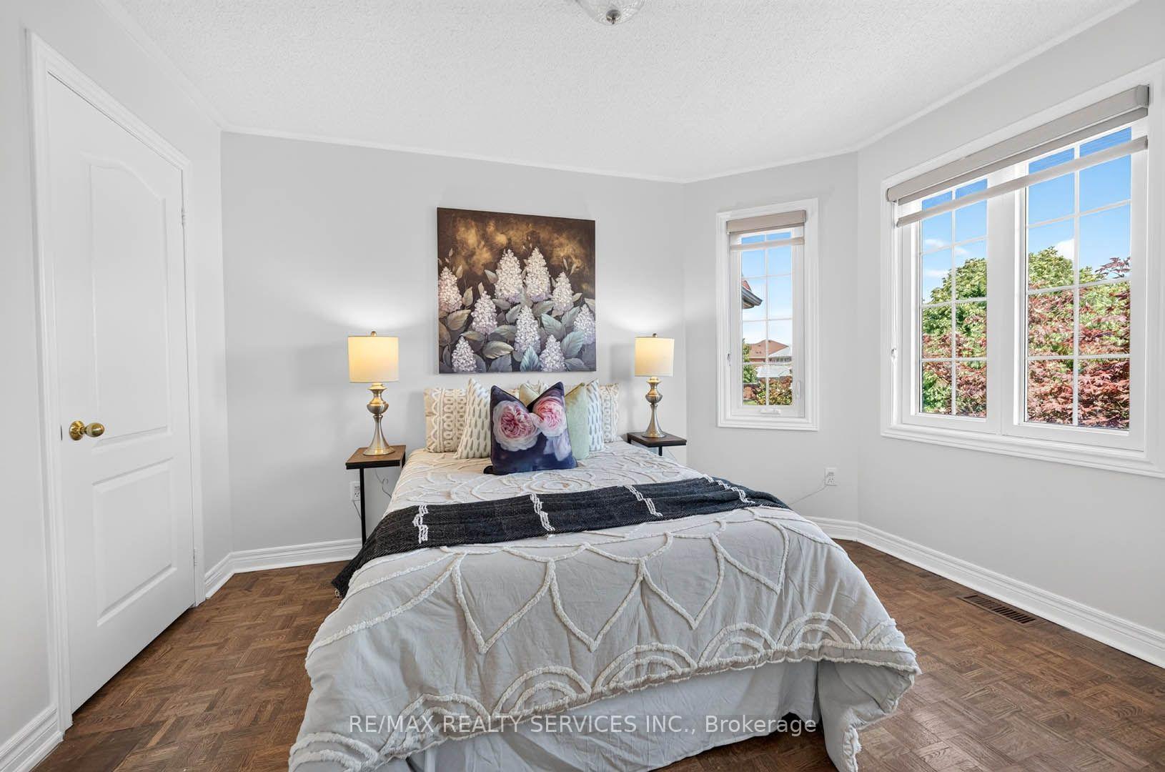 Photo 30 of 38 Deerglen Drive, Brampton, Sandringham-Wellington — HOMEH