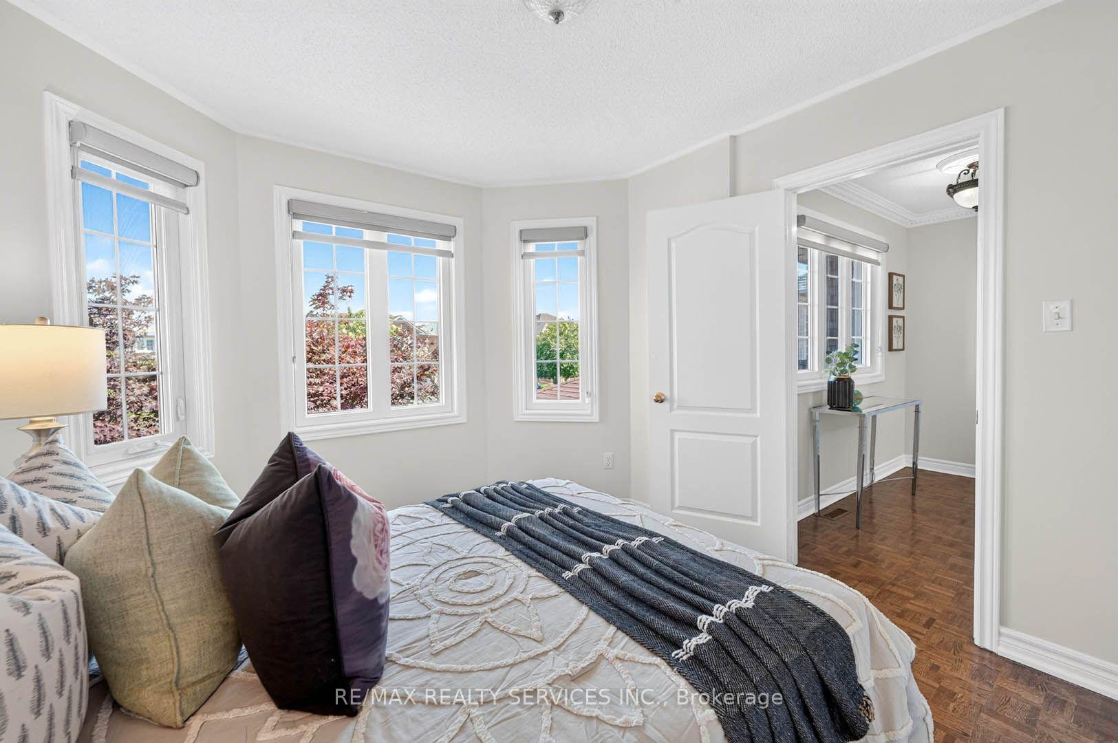 Photo 31 of 38 Deerglen Drive, Brampton, Sandringham-Wellington — HOMEH
