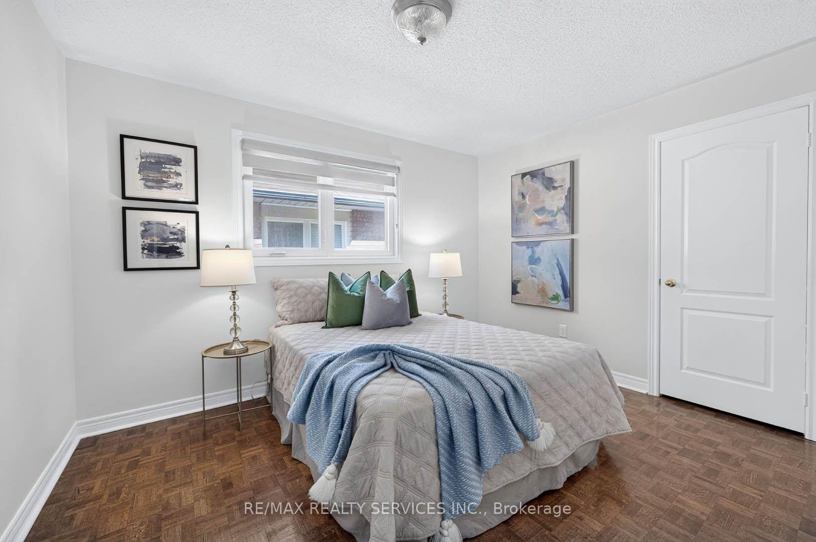 Photo 35 of 38 Deerglen Drive, Brampton, Sandringham-Wellington — HOMEH