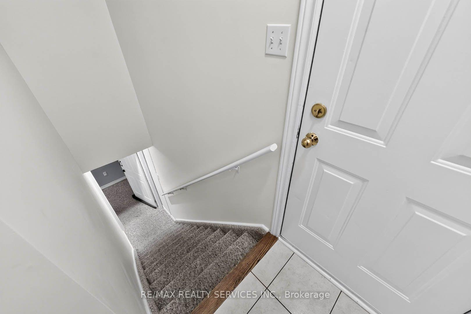 Photo 37 of 38 Deerglen Drive, Brampton, Sandringham-Wellington — HOMEH