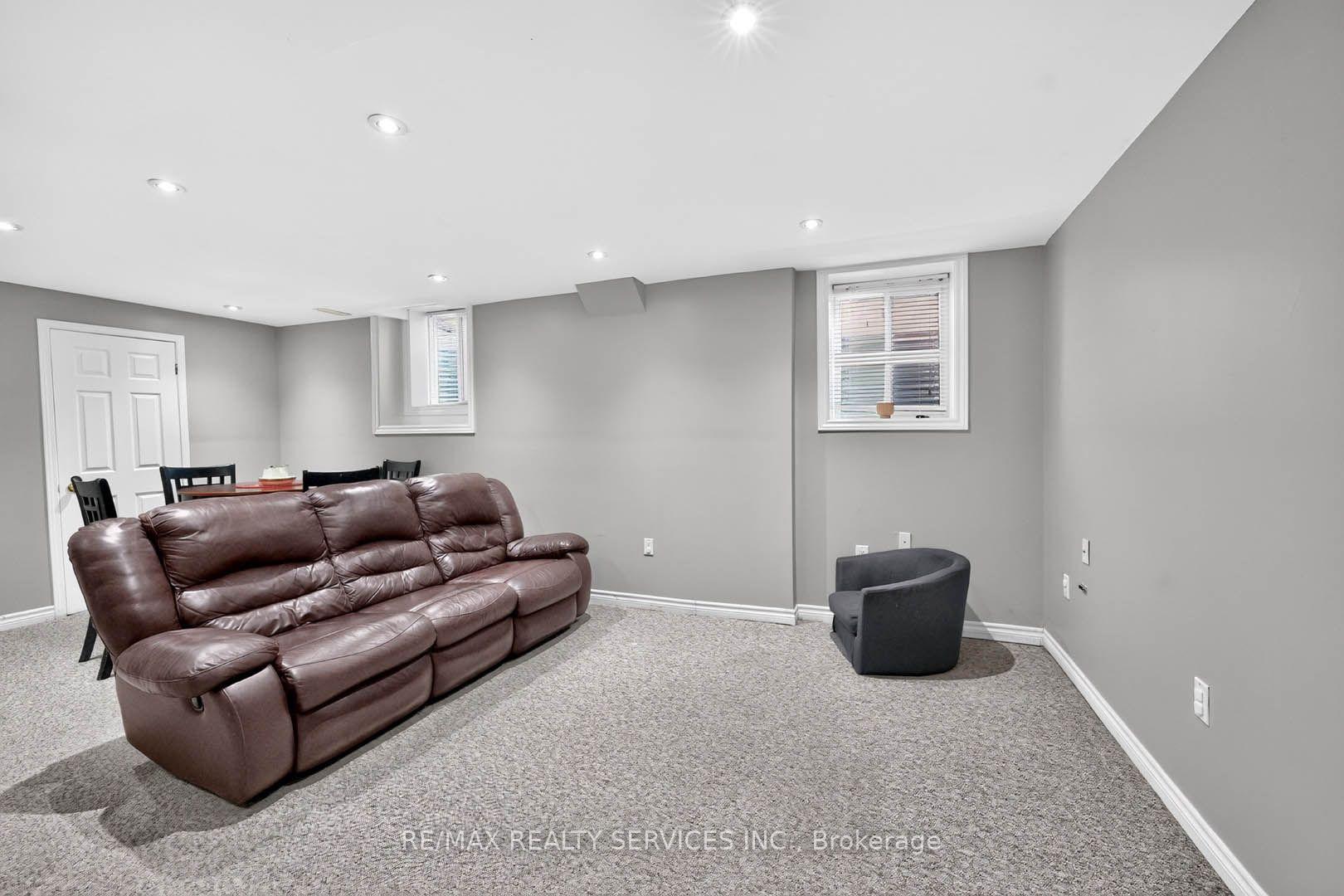 Photo 41 of 38 Deerglen Drive, Brampton, Sandringham-Wellington — HOMEH
