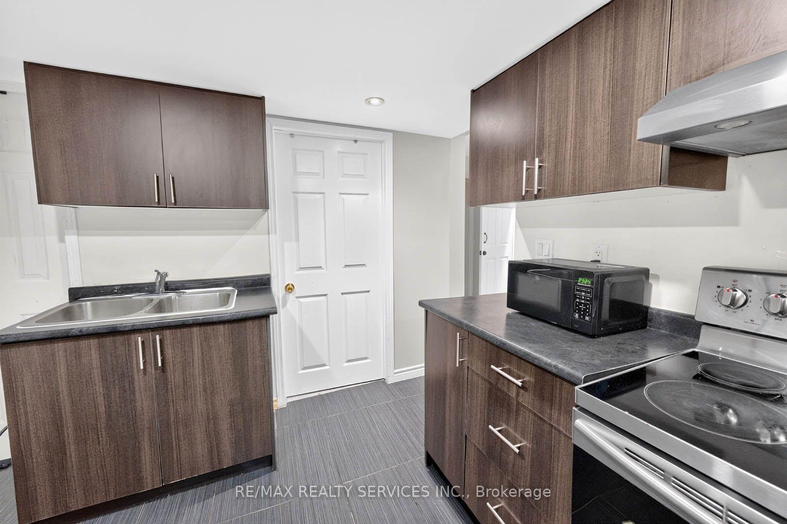 Photo 43 of 38 Deerglen Drive, Brampton, Sandringham-Wellington — HOMEH