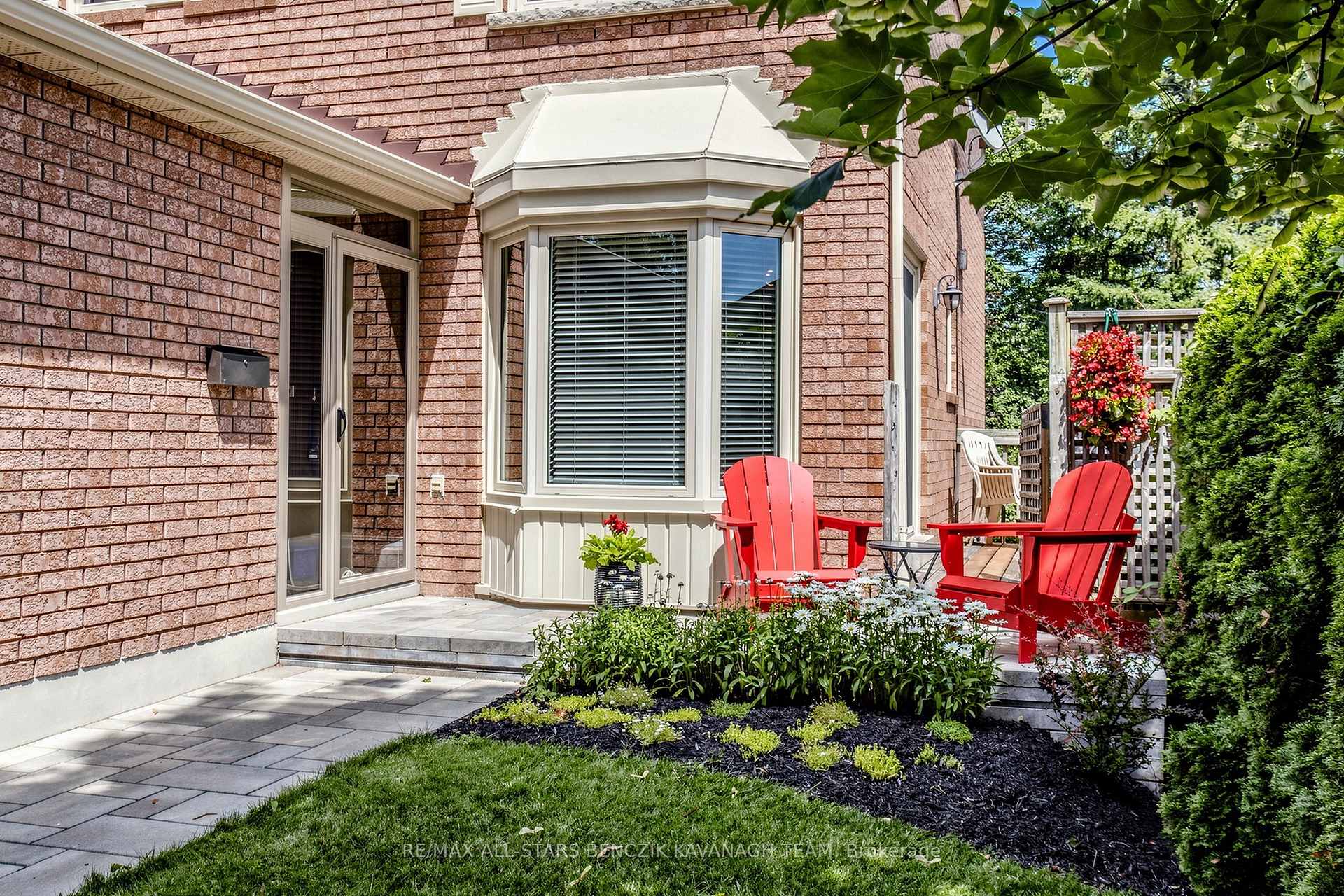 Photo 2 of 46 Crawford Rose Drive, Aurora, Aurora Heights — HOMEH