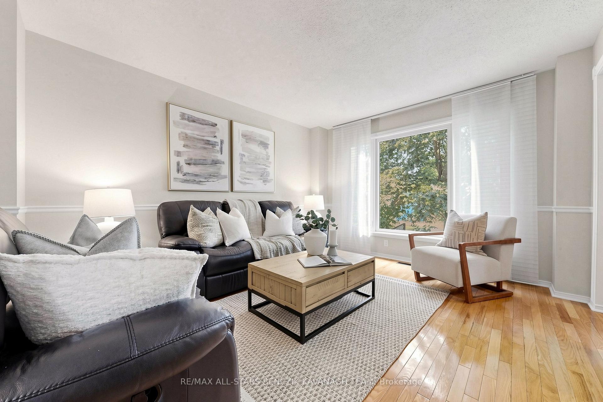 Photo 3 of 46 Crawford Rose Drive, Aurora, Aurora Heights — HOMEH