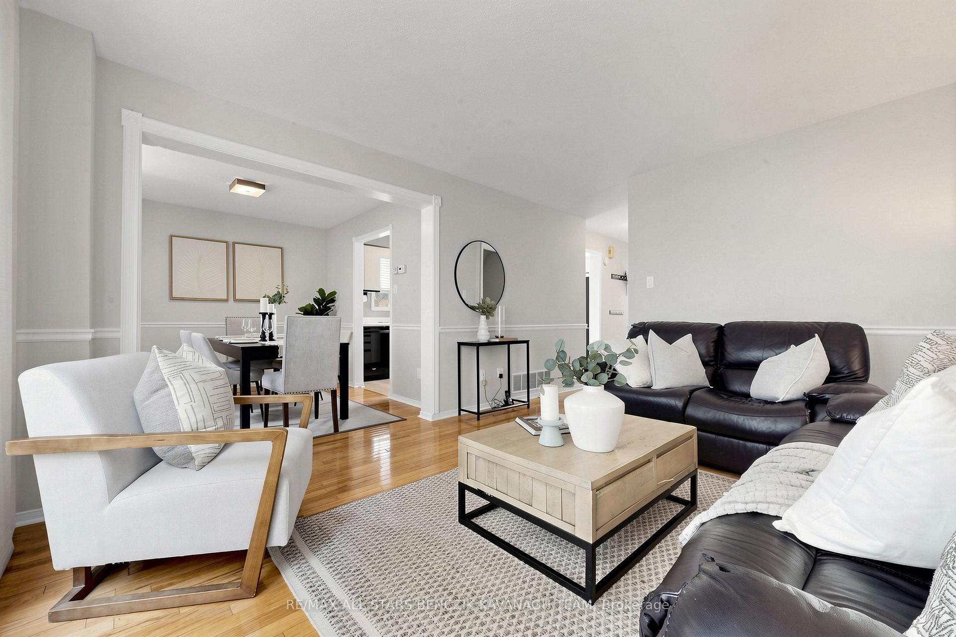 Photo 5 of 46 Crawford Rose Drive, Aurora, Aurora Heights — HOMEH