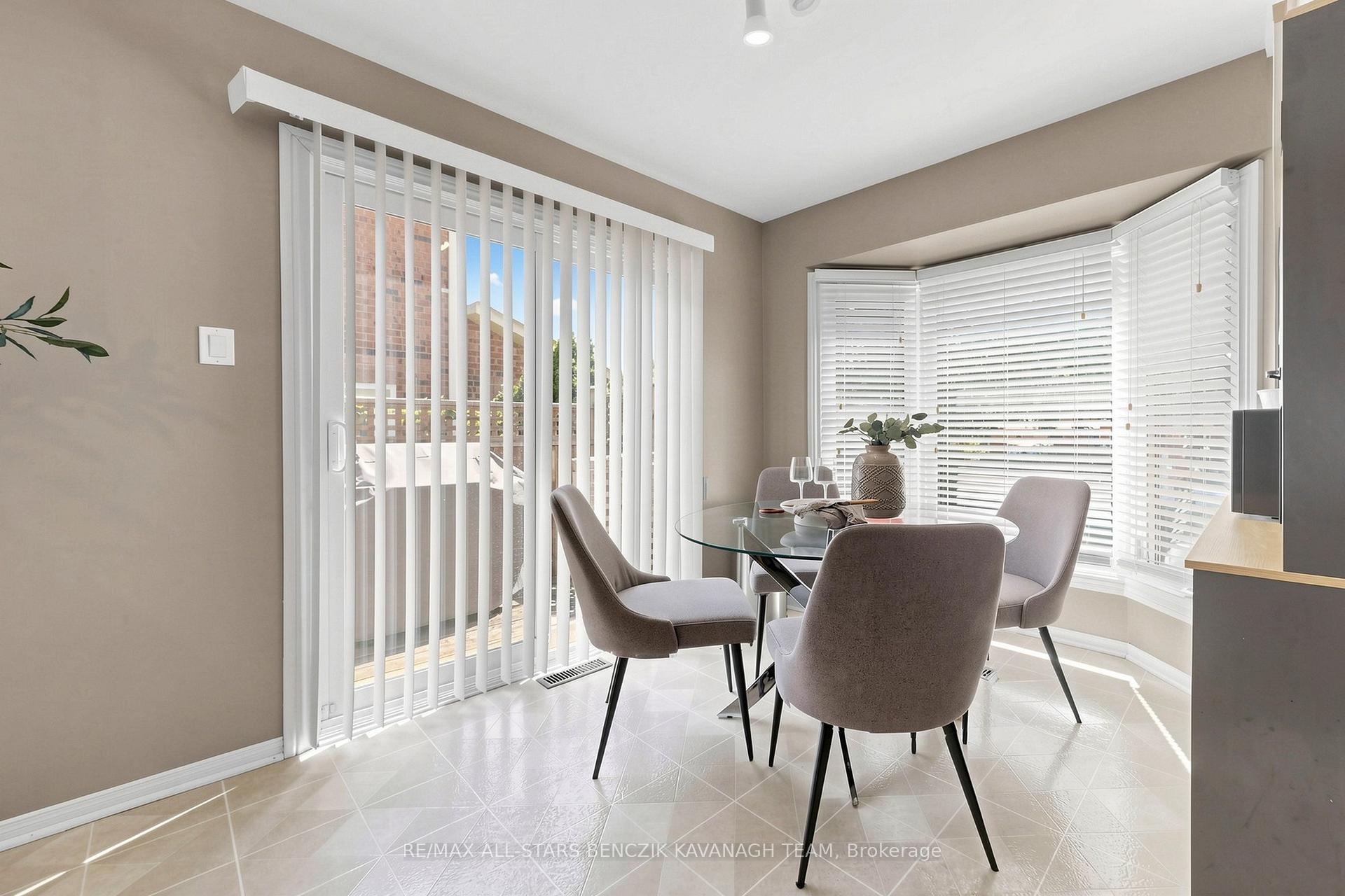 Photo 9 of 46 Crawford Rose Drive, Aurora, Aurora Heights — HOMEH
