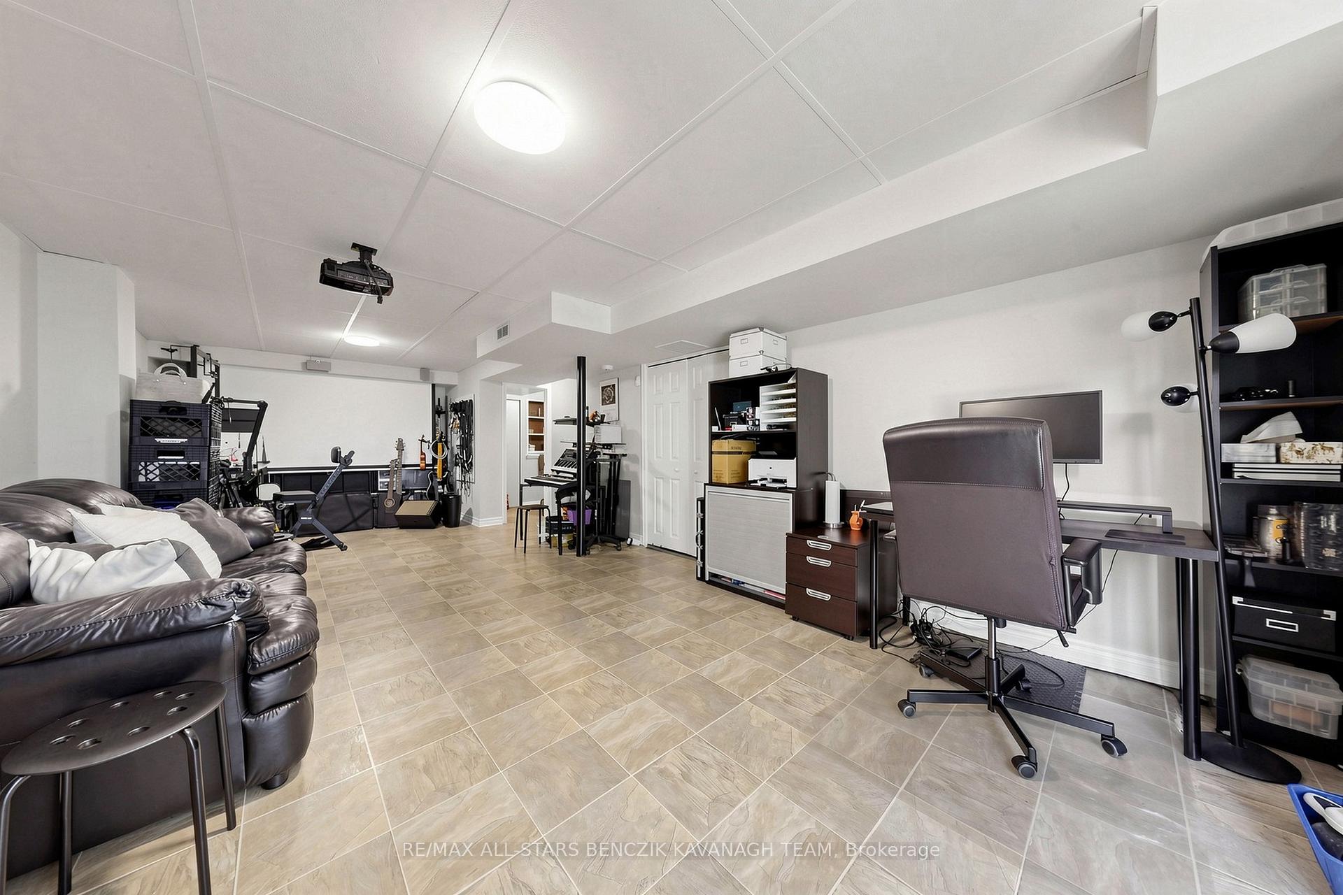 Photo 19 of 46 Crawford Rose Drive, Aurora, Aurora Heights — HOMEH
