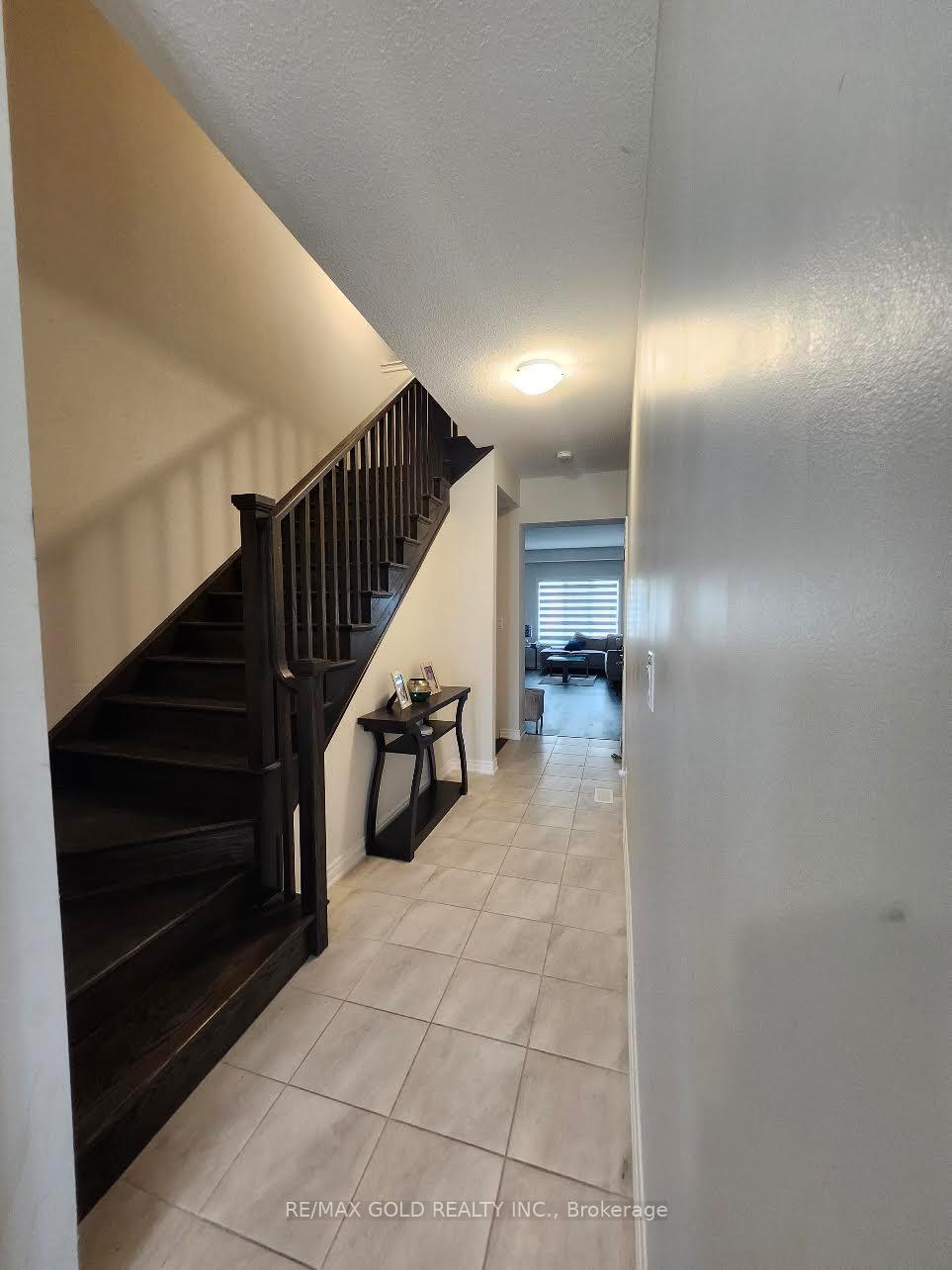 Photo 3 of 134 Sycamore Street, Welland, West Welland — HOMEH