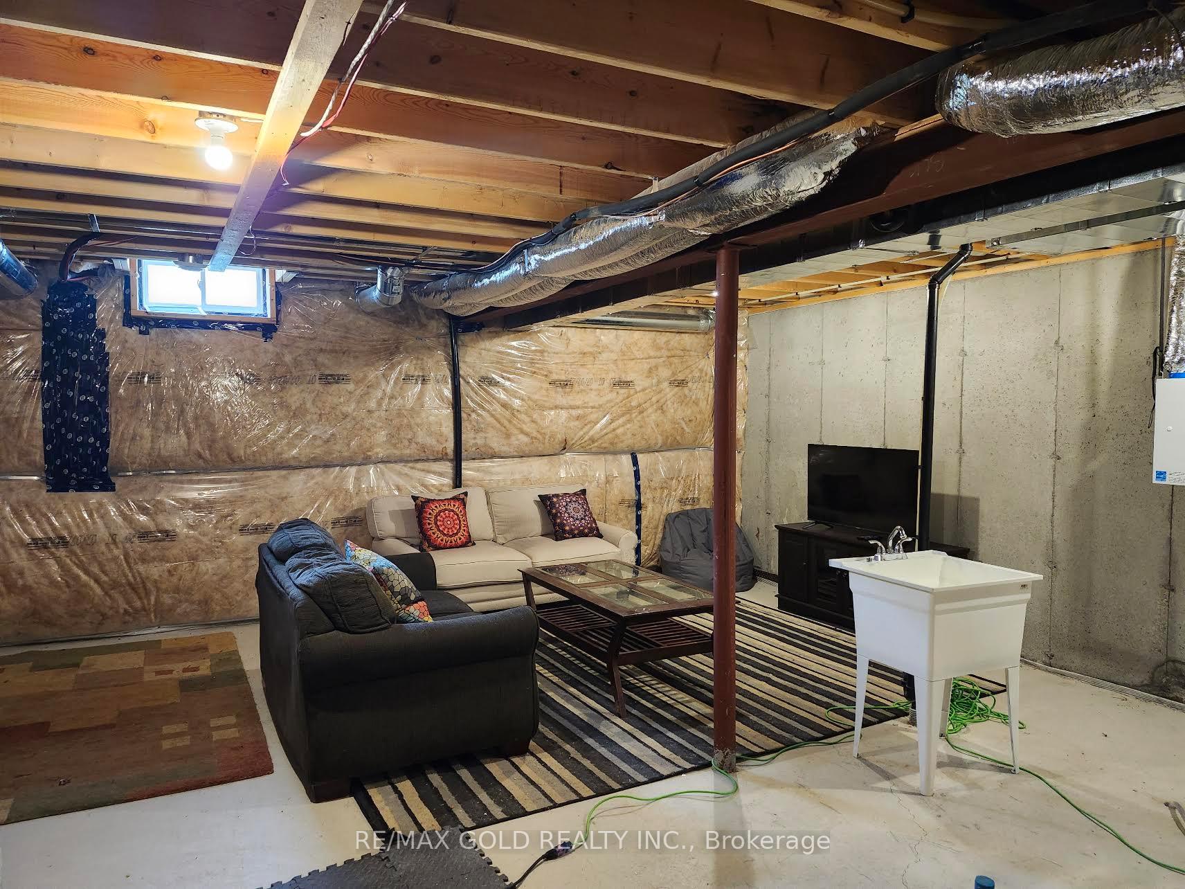 Photo 12 of 134 Sycamore Street, Welland, West Welland — HOMEH