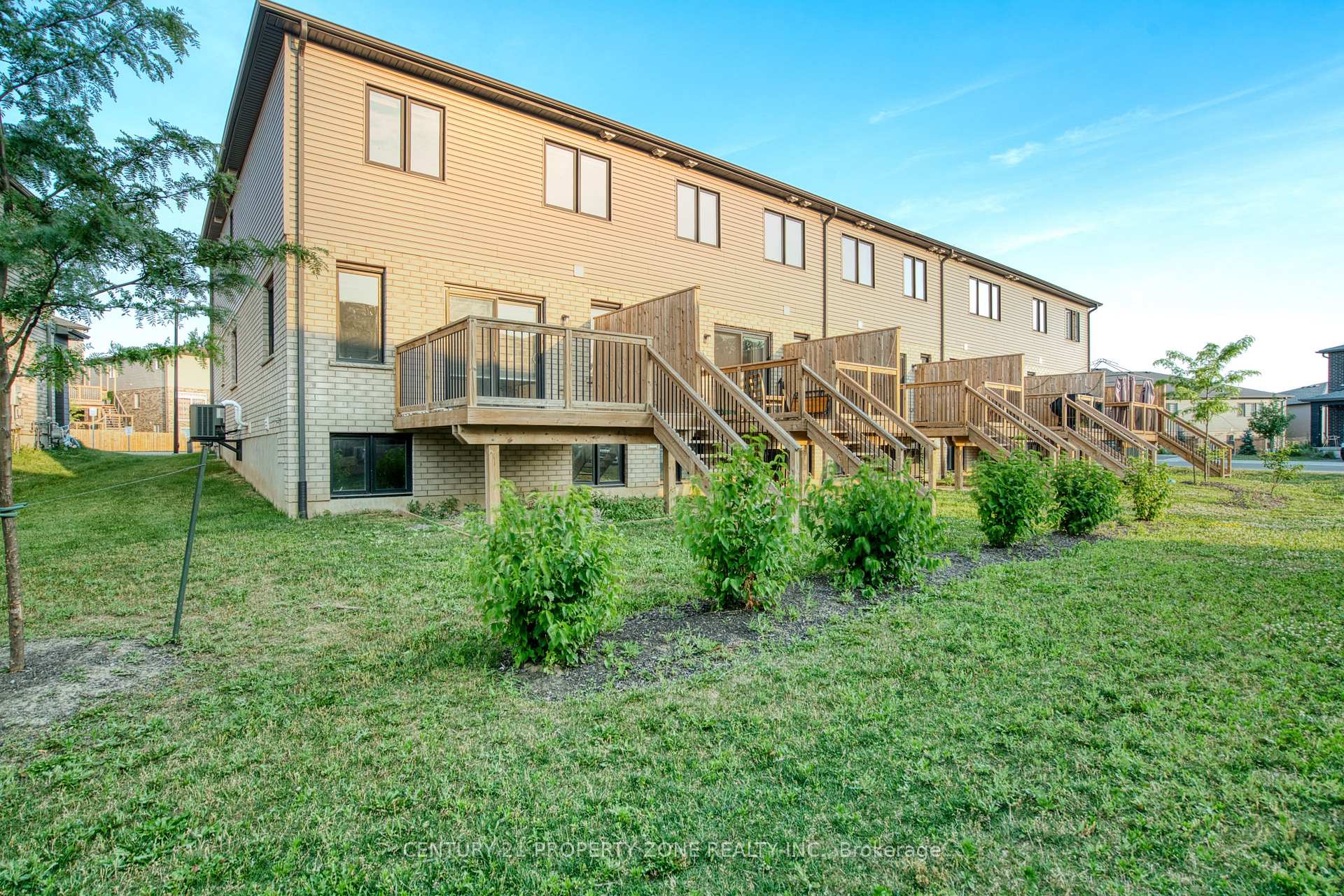 Photo 9 of 11 Shedrow Place, Kitchener, Huron Park — HOMEH