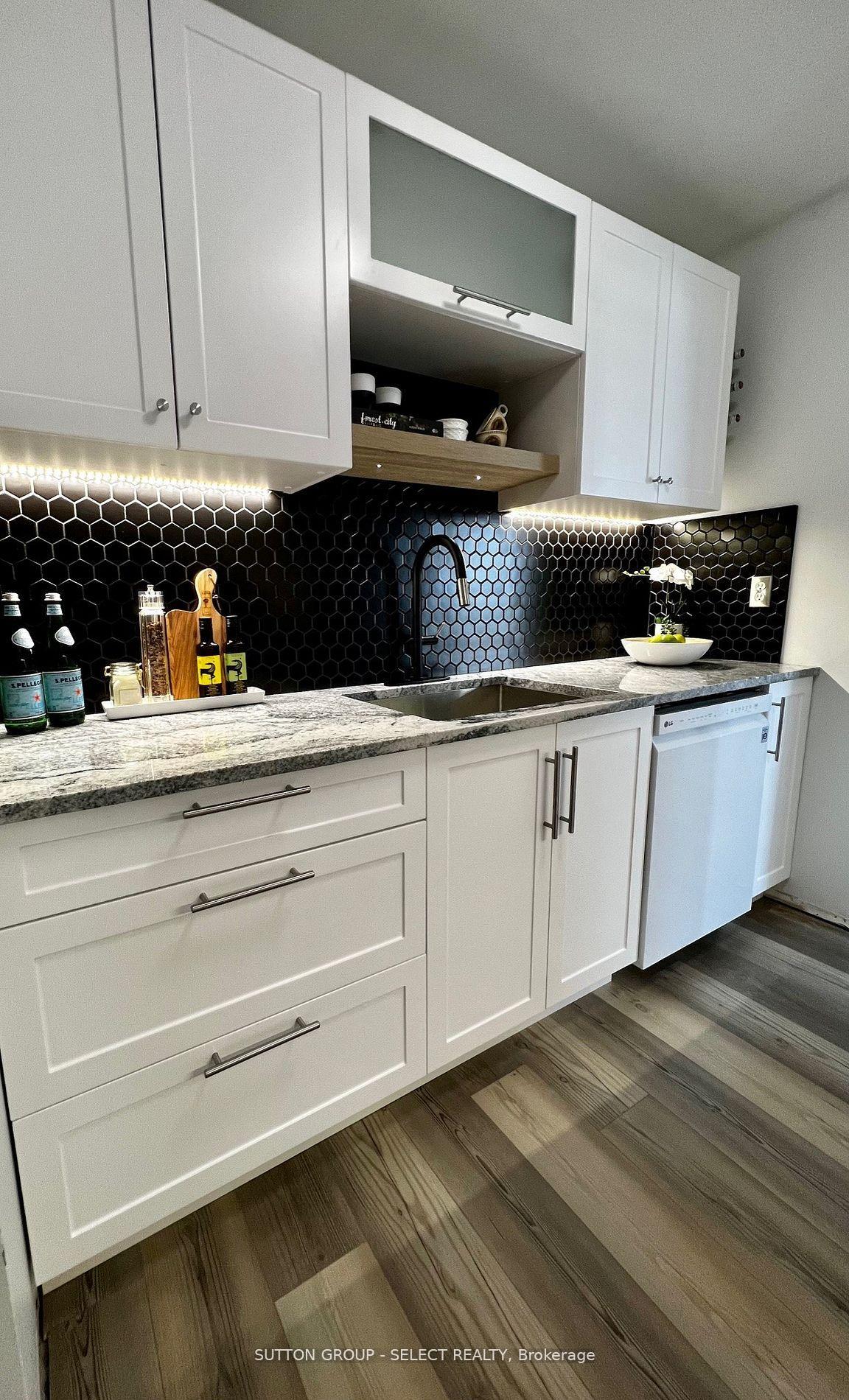 Photo 5 of Unit 905, 858 Commissioners Road E, London, South T — HOMEH