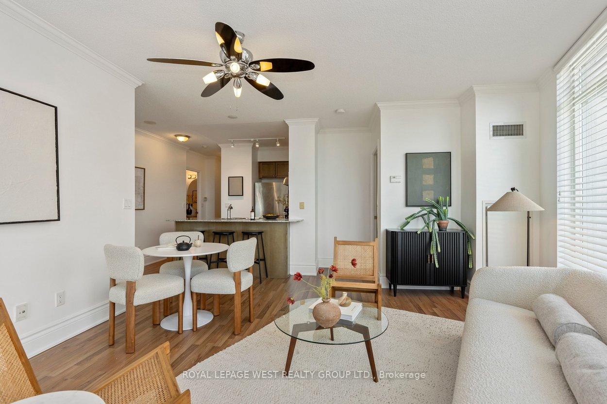 Photo 16 of Unit 802, 8 Scollard Street, Toronto, The Annex — HOMEH