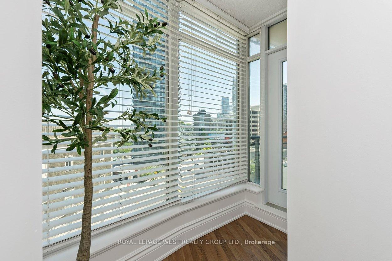 Photo 20 of Unit 802, 8 Scollard Street, Toronto, The Annex — HOMEH