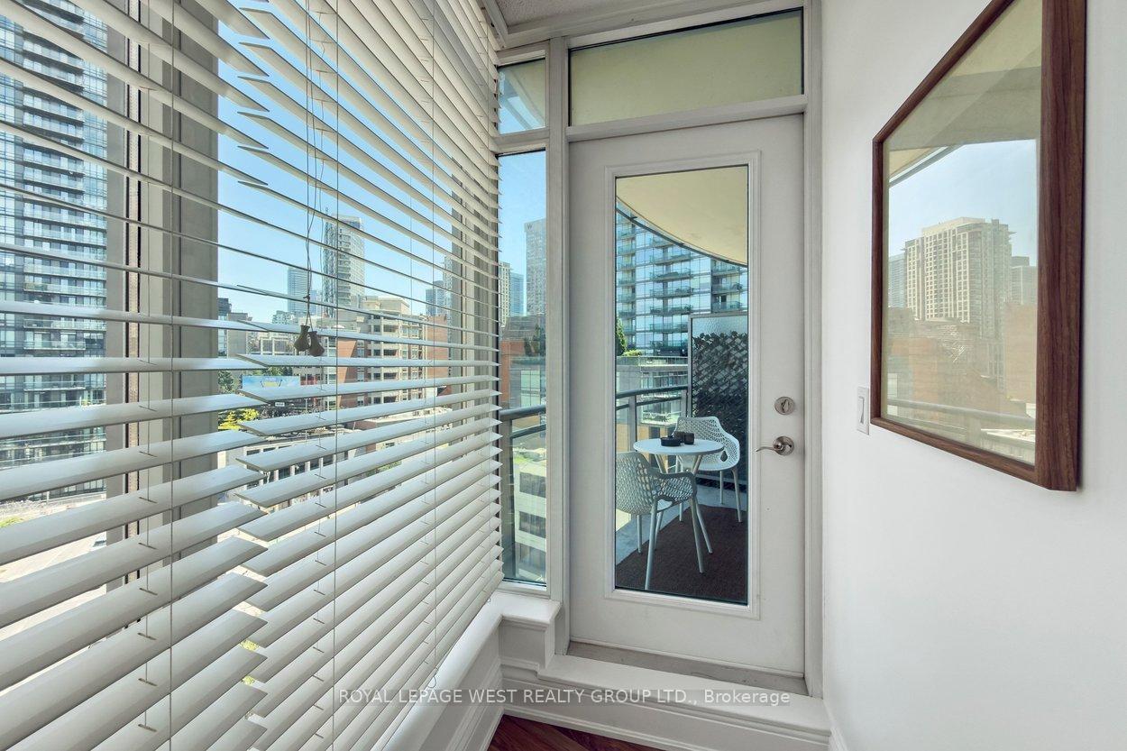 Photo 21 of Unit 802, 8 Scollard Street, Toronto, The Annex — HOMEH