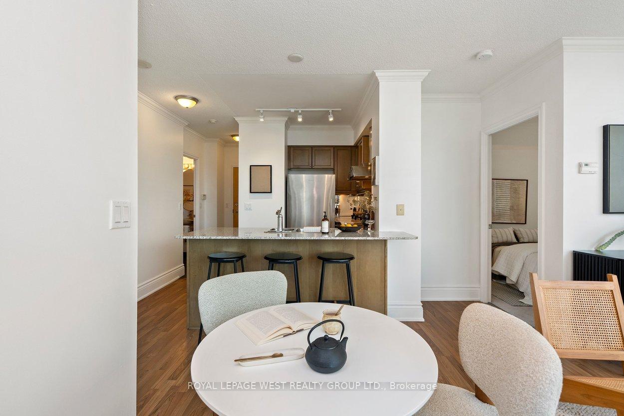 Photo 23 of Unit 802, 8 Scollard Street, Toronto, The Annex — HOMEH