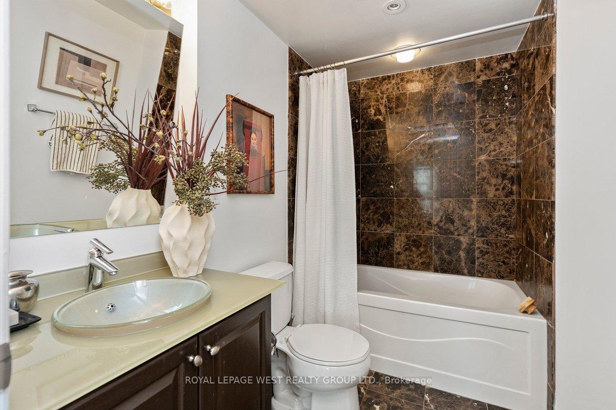 Photo 30 of Unit 802, 8 Scollard Street, Toronto, The Annex — HOMEH