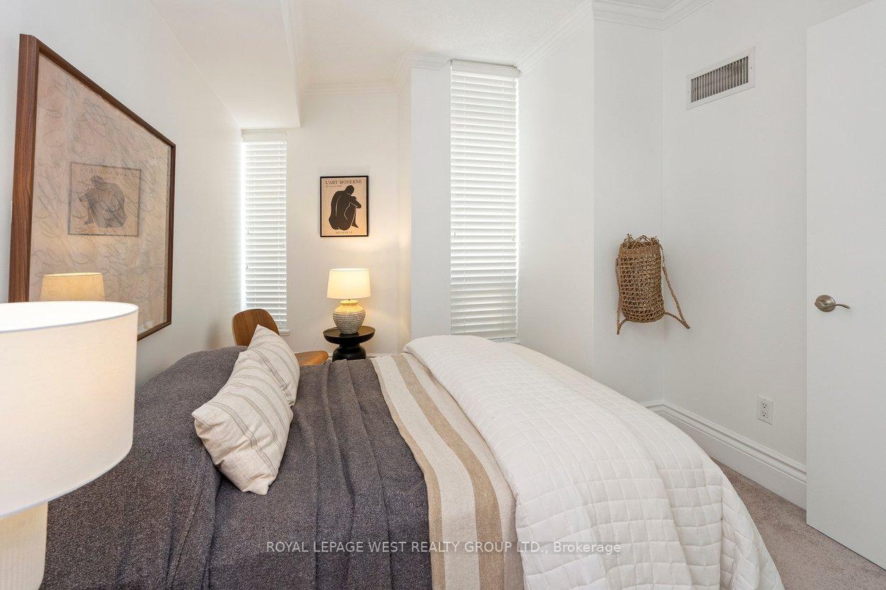 Photo 32 of Unit 802, 8 Scollard Street, Toronto, The Annex — HOMEH