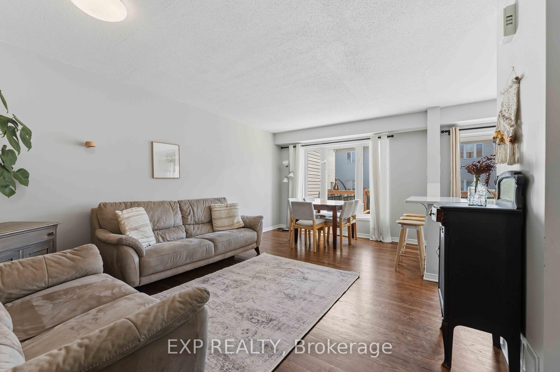Photo 4 of 321 Brigitta Street, Ottawa, Kanata - Emerald Meadows/Trailwest — HOMEH