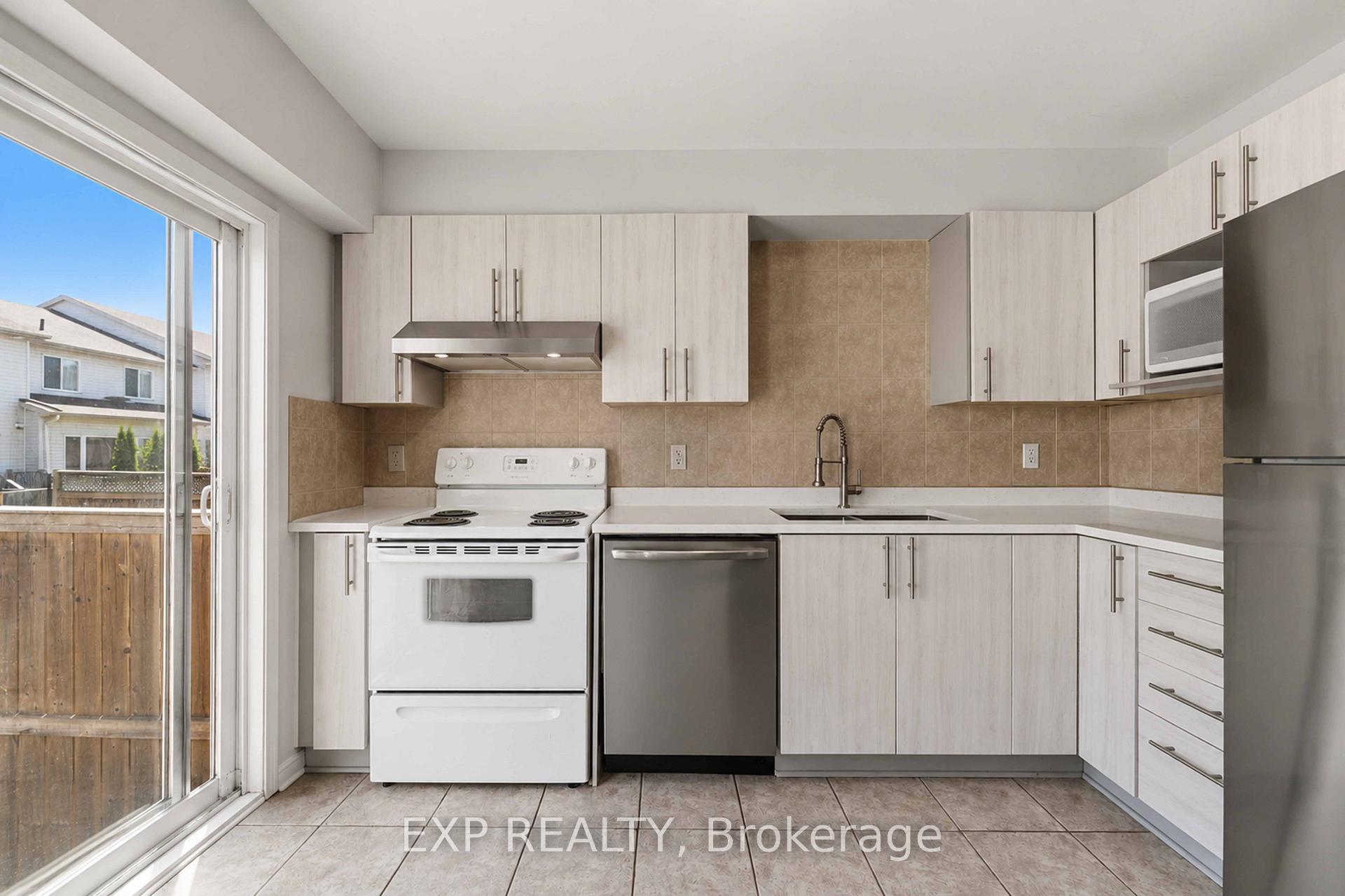 Photo 7 of 321 Brigitta Street, Ottawa, Kanata - Emerald Meadows/Trailwest — HOMEH