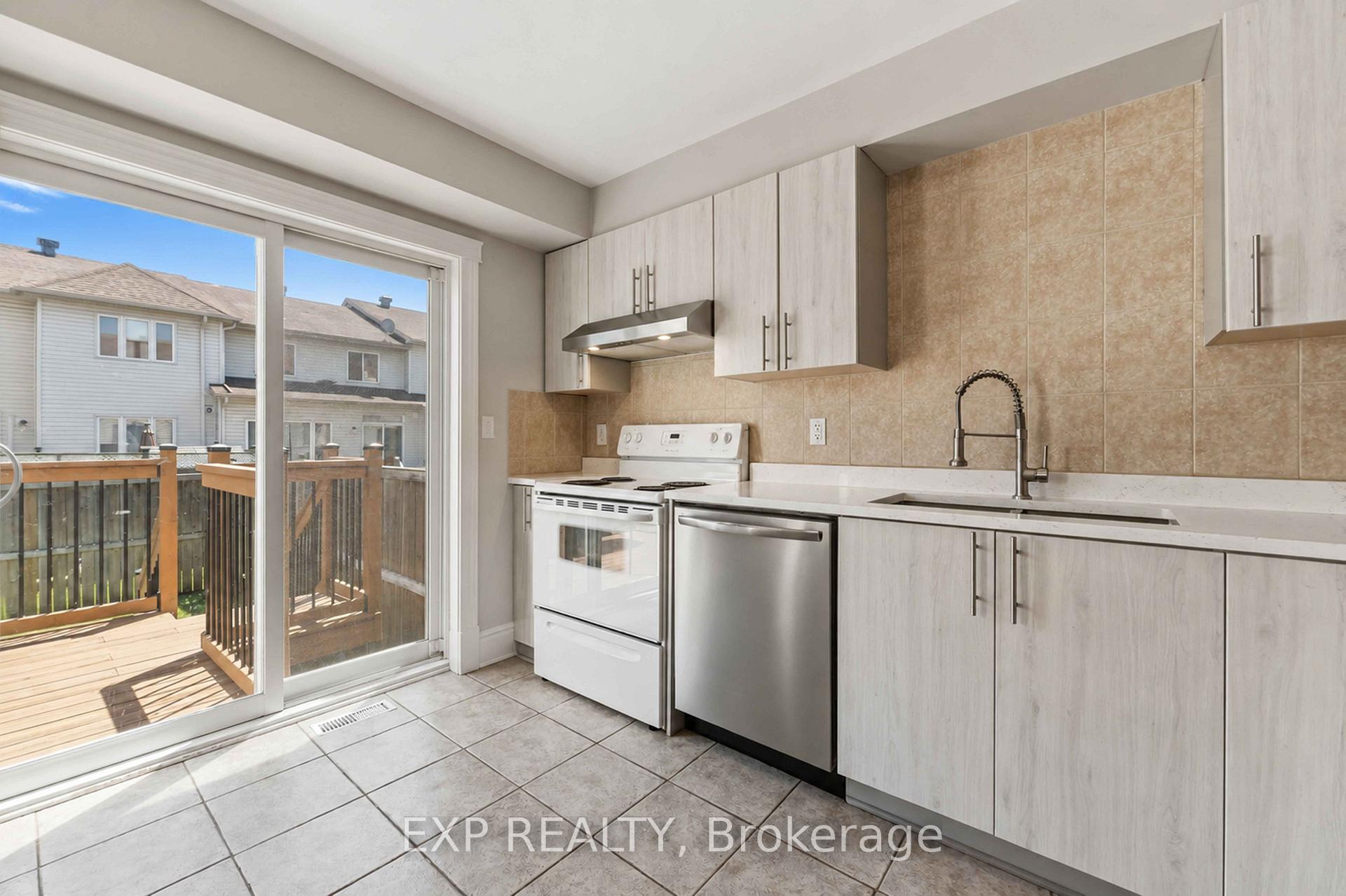Photo 8 of 321 Brigitta Street, Ottawa, Kanata - Emerald Meadows/Trailwest — HOMEH