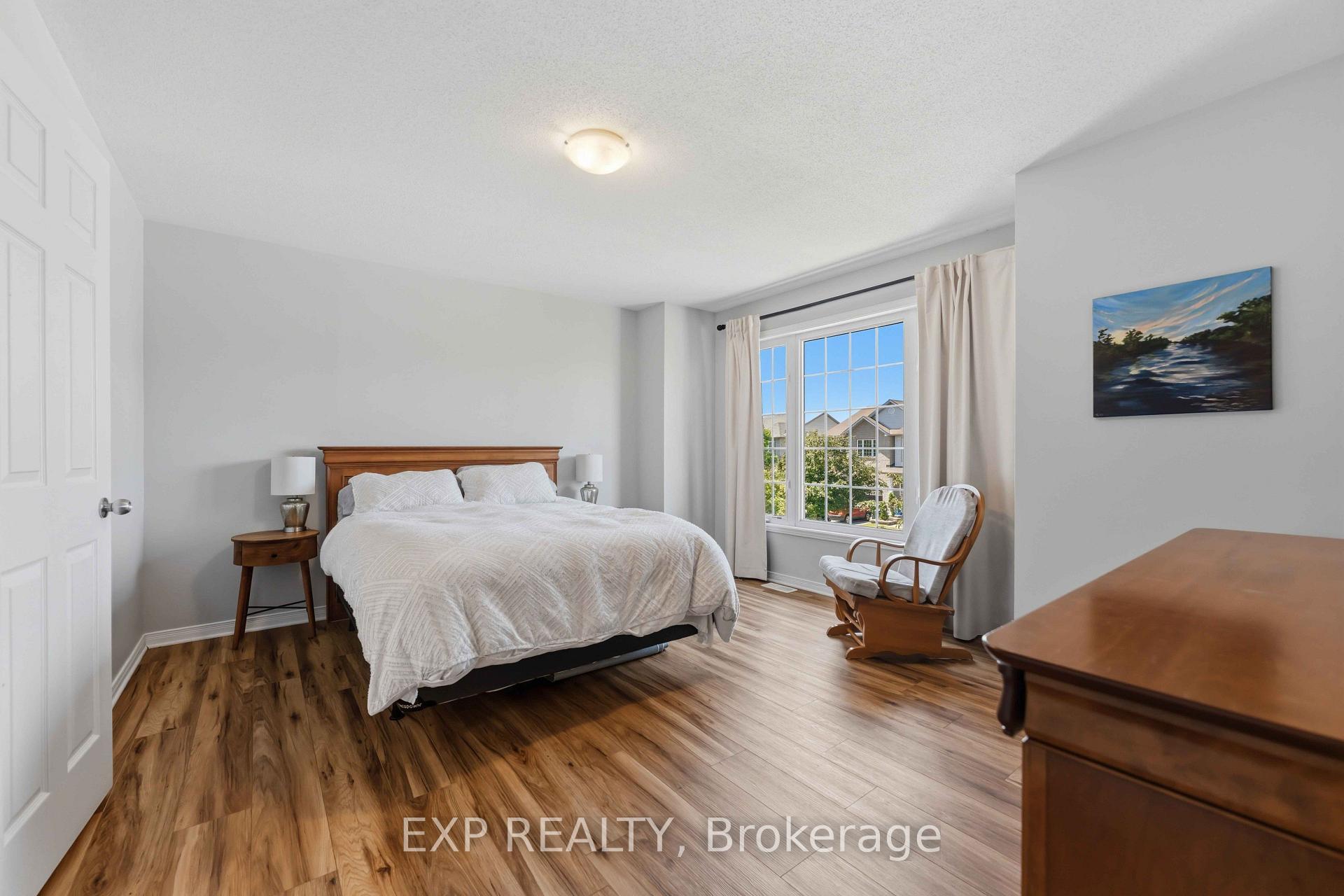 Photo 14 of 321 Brigitta Street, Ottawa, Kanata - Emerald Meadows/Trailwest — HOMEH