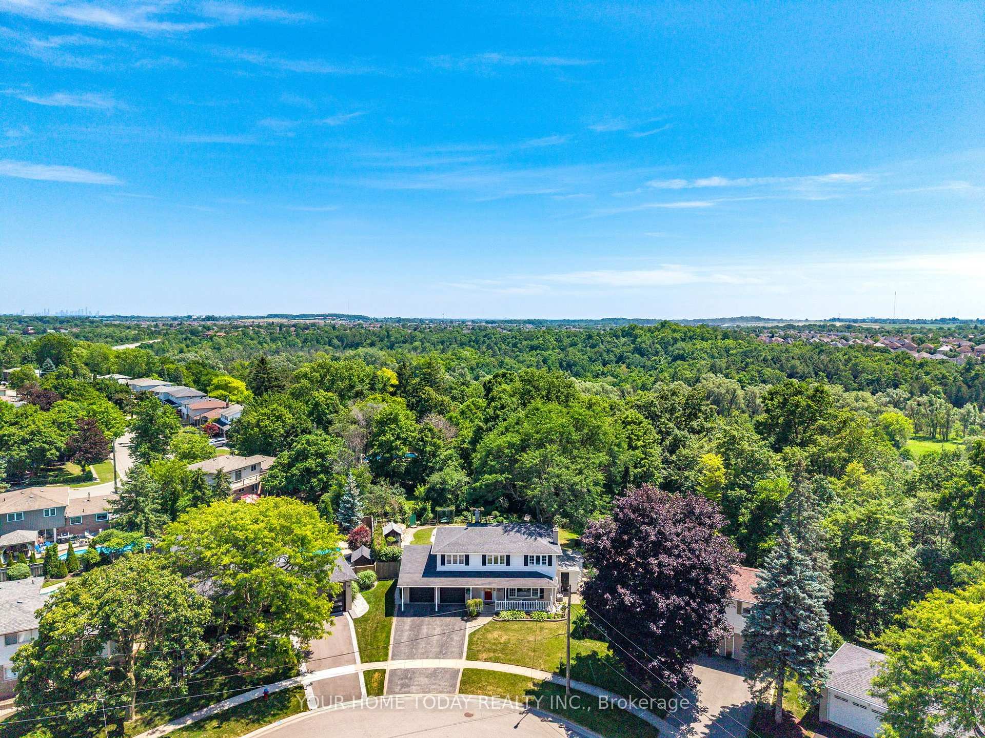 Photo 3 of 35 Dawson Crescent, Halton Hills, Georgetown — HOMEH