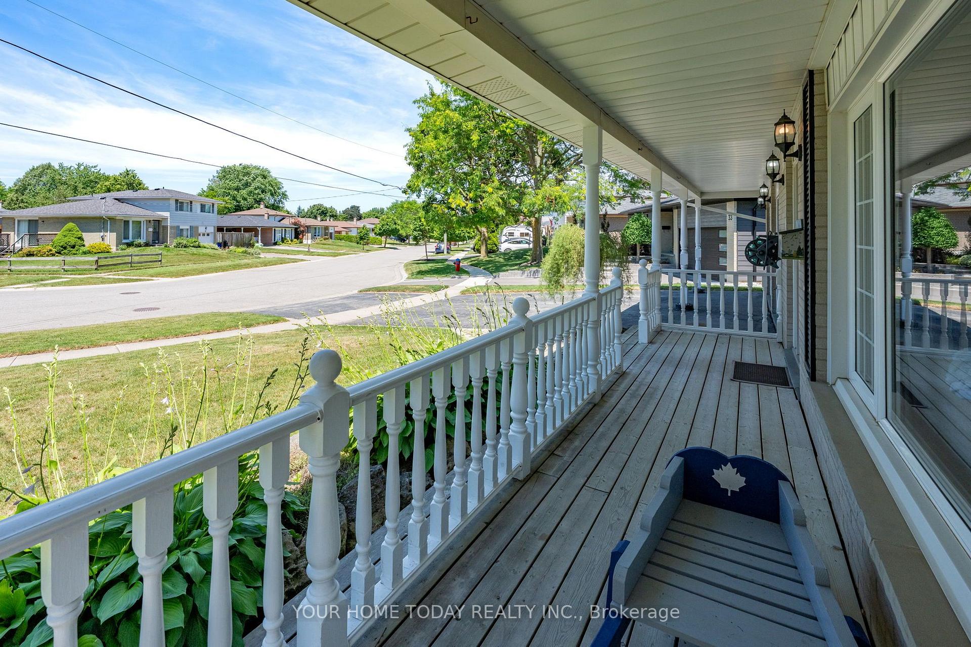Photo 4 of 35 Dawson Crescent, Halton Hills, Georgetown — HOMEH