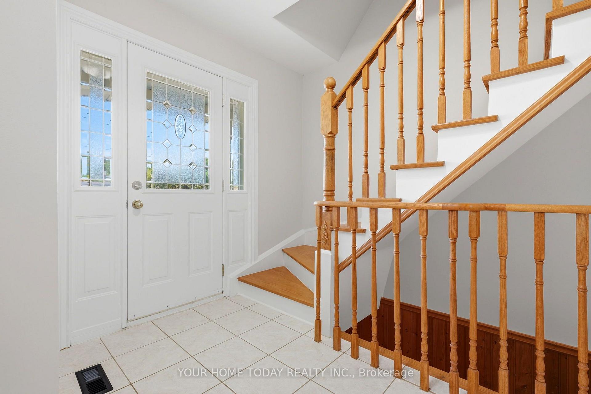 Photo 6 of 35 Dawson Crescent, Halton Hills, Georgetown — HOMEH