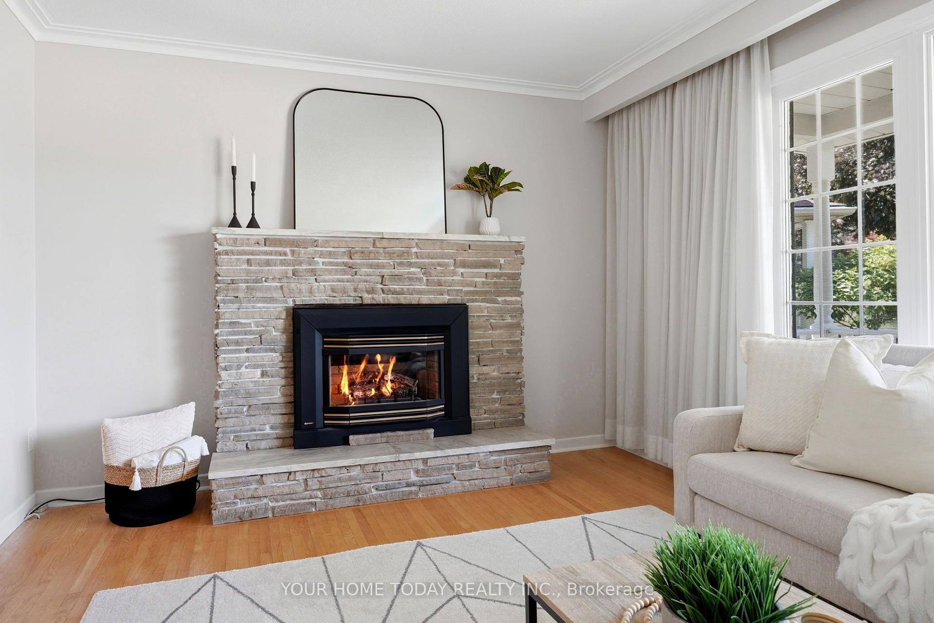 Photo 9 of 35 Dawson Crescent, Halton Hills, Georgetown — HOMEH