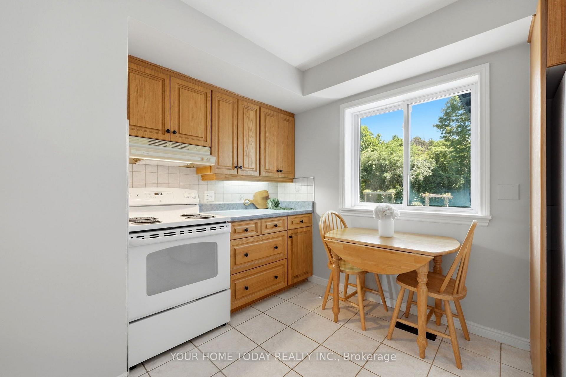 Photo 14 of 35 Dawson Crescent, Halton Hills, Georgetown — HOMEH