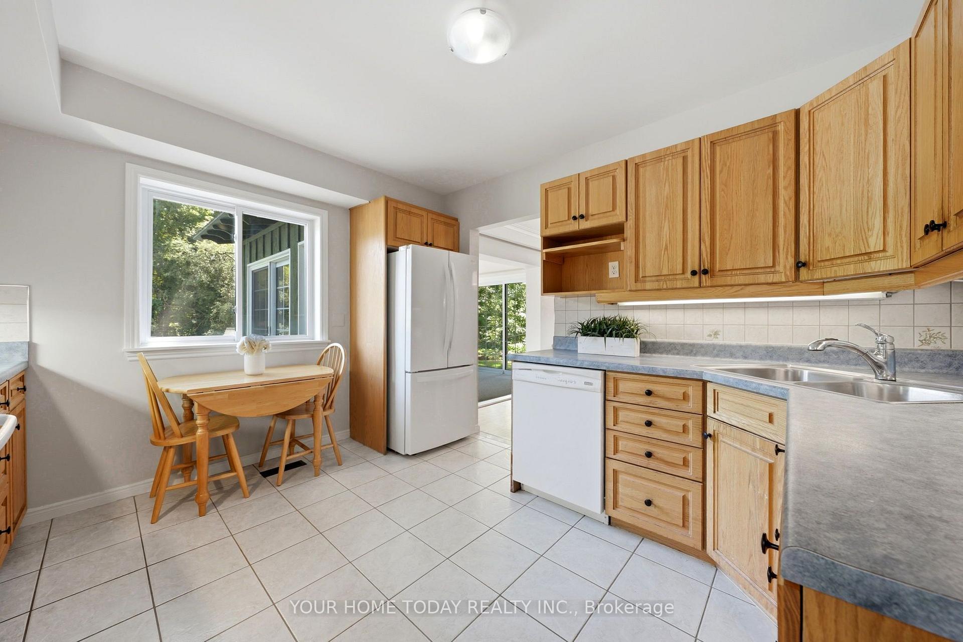 Photo 15 of 35 Dawson Crescent, Halton Hills, Georgetown — HOMEH