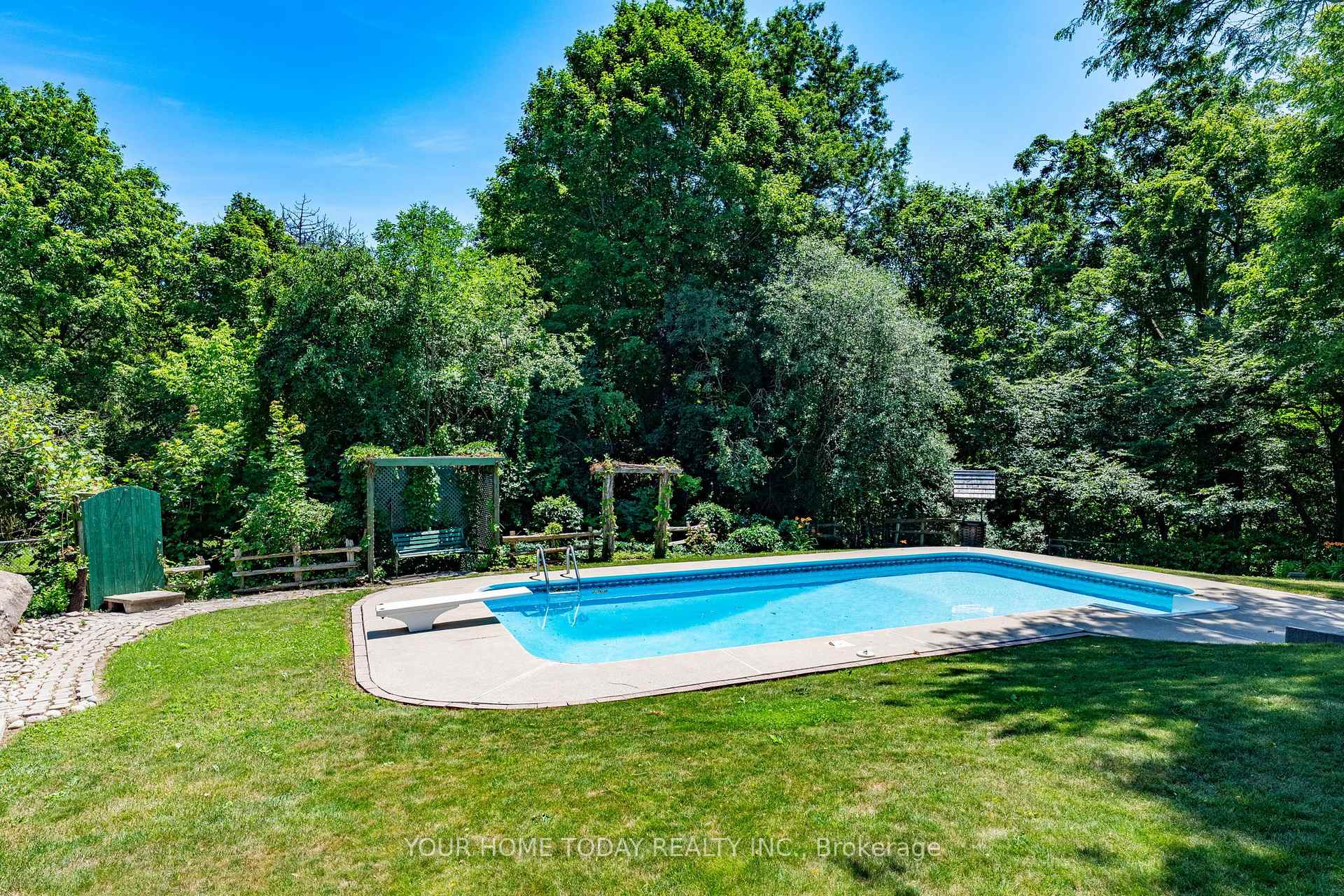 Photo 36 of 35 Dawson Crescent, Halton Hills, Georgetown — HOMEH