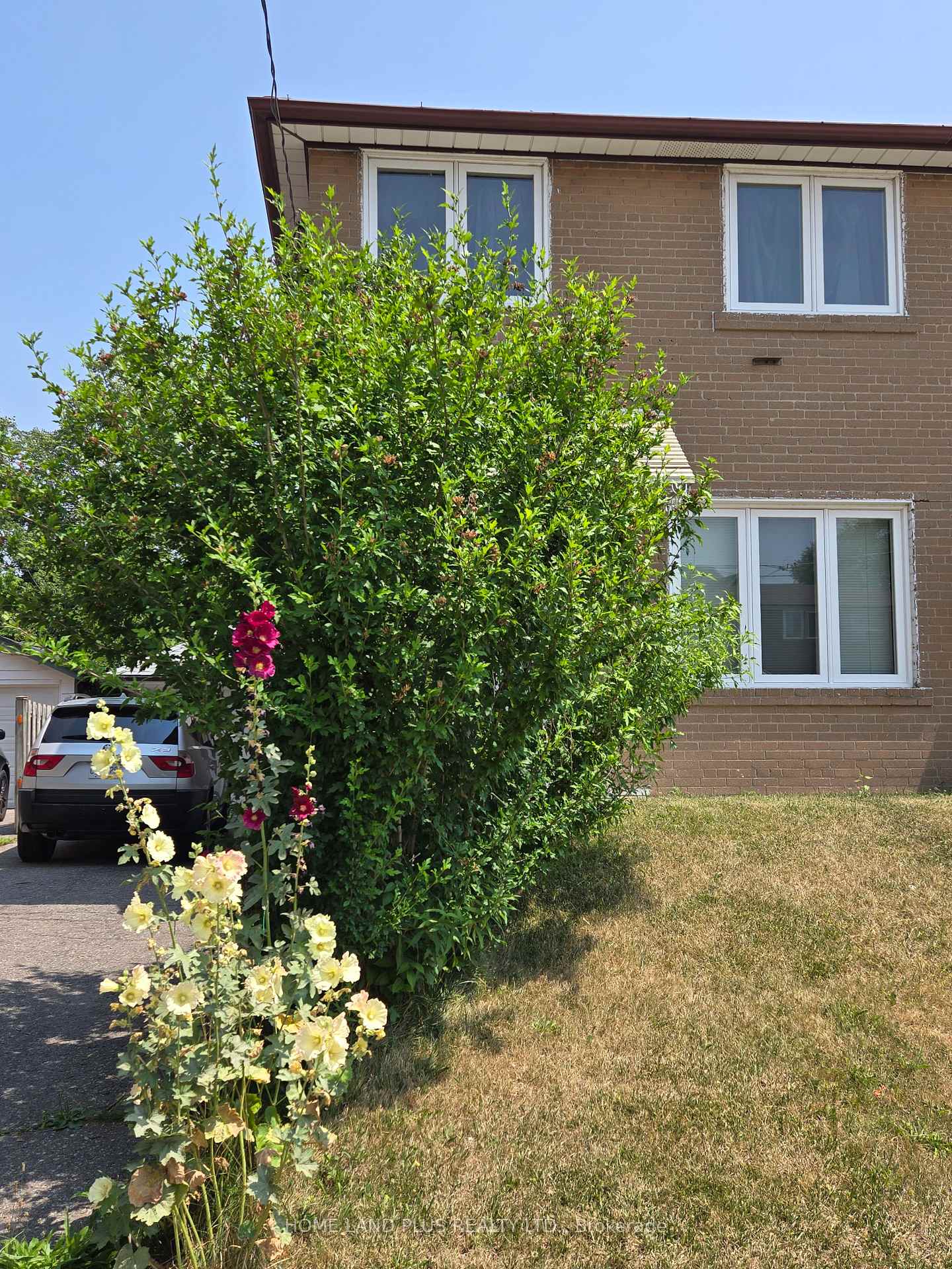 Photo 2 of 103 Bergen Road, Scarborough, Dorset Park — HOMEH