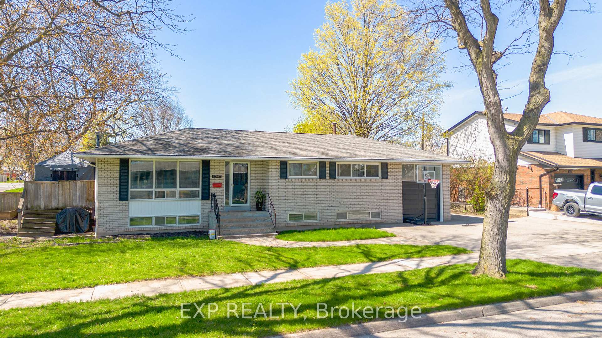 Photo 2 of 2387 Cyprus Avenue, Burlington, Mountainside — HOMEH