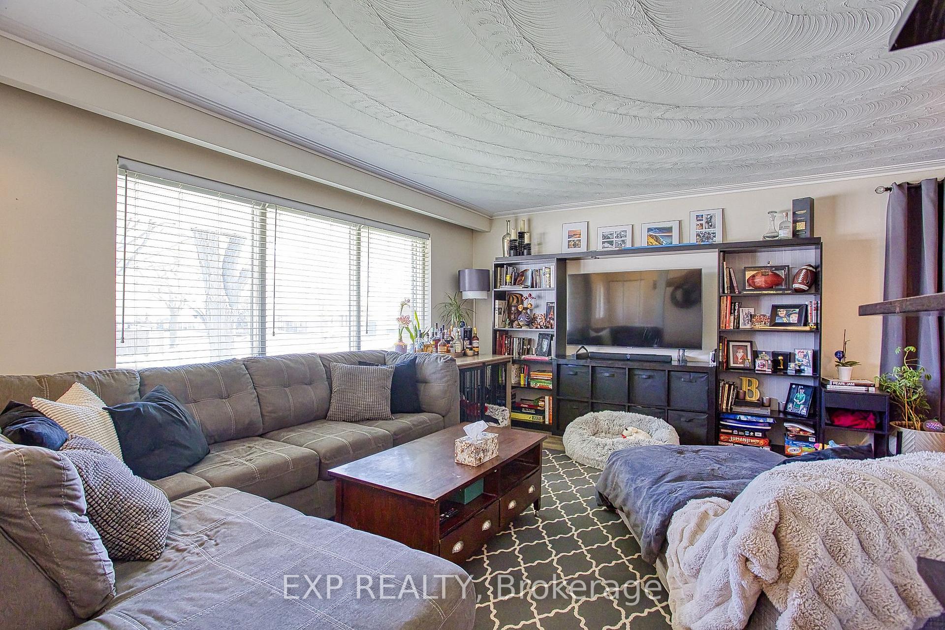 Photo 4 of 2387 Cyprus Avenue, Burlington, Mountainside — HOMEH