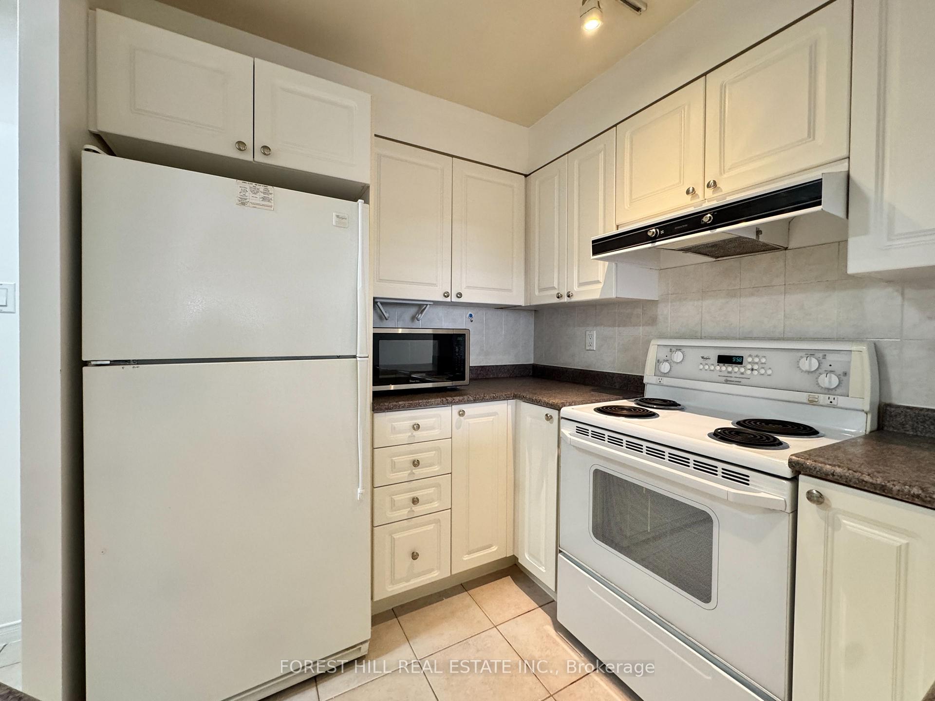 Photo 2 of Unit 810, 889 Bay Street, Toronto, Bay Street Corridor — HOMEH