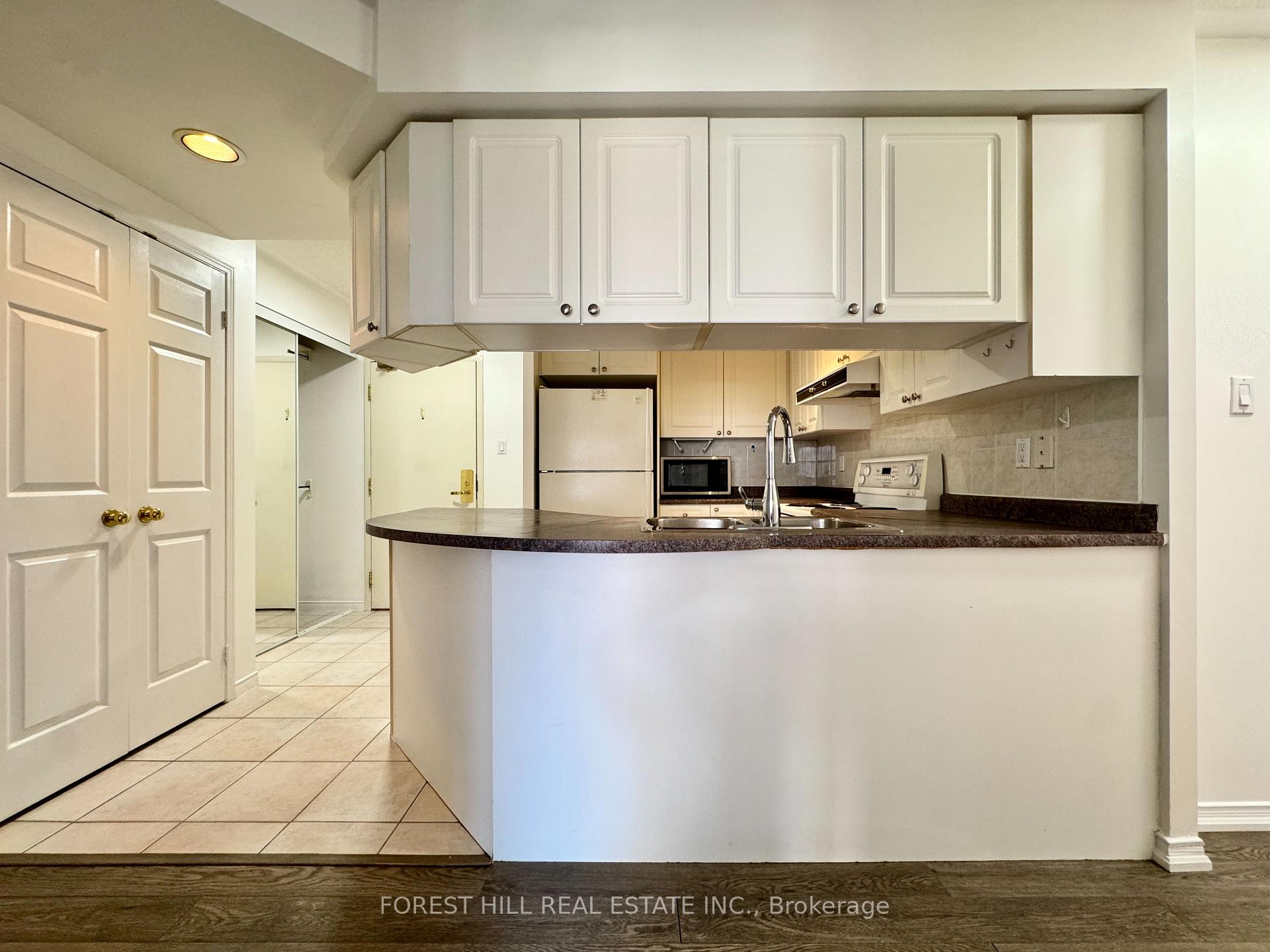 Photo 3 of Unit 810, 889 Bay Street, Toronto, Bay Street Corridor — HOMEH