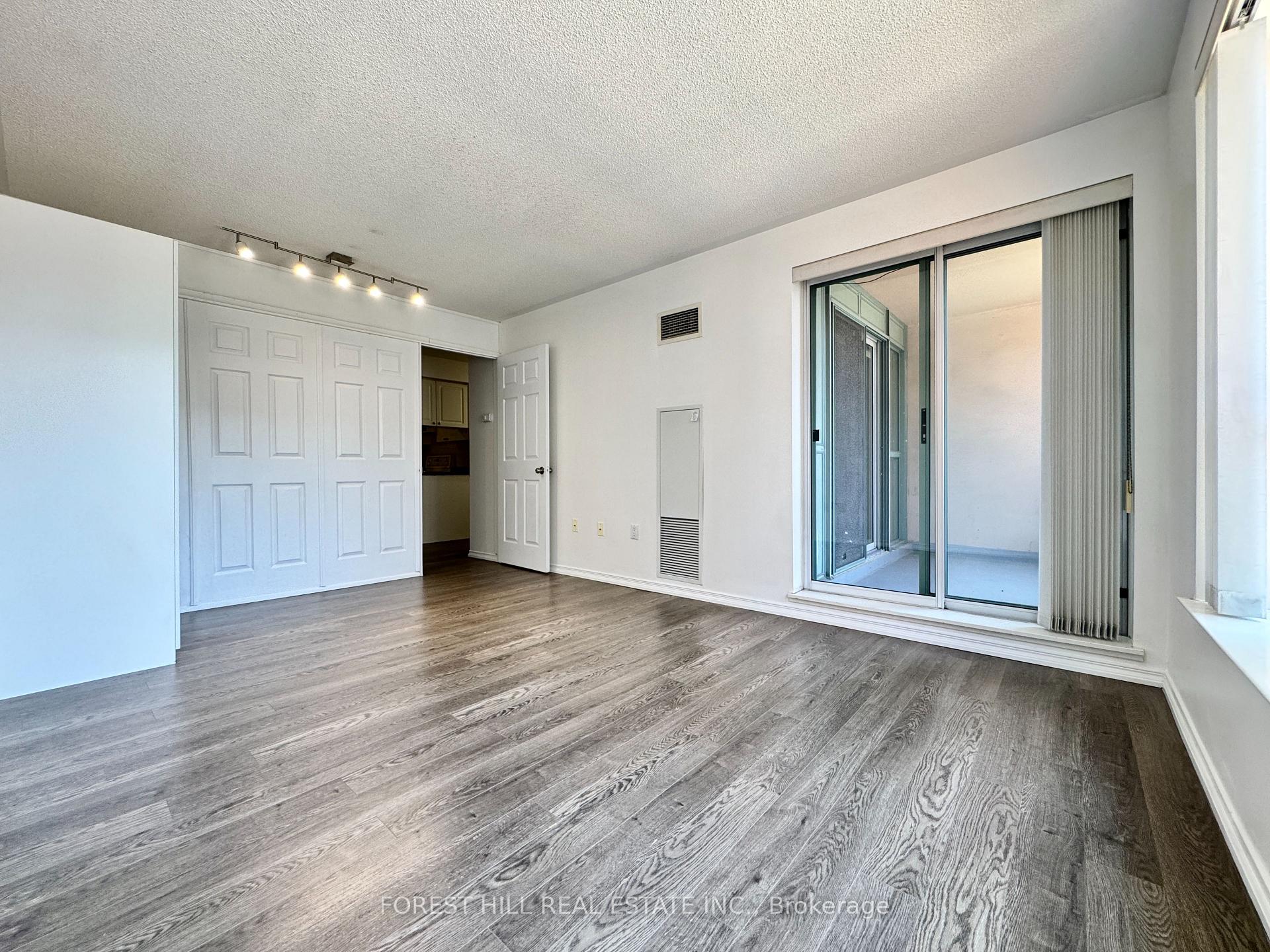 Photo 5 of Unit 810, 889 Bay Street, Toronto, Bay Street Corridor — HOMEH