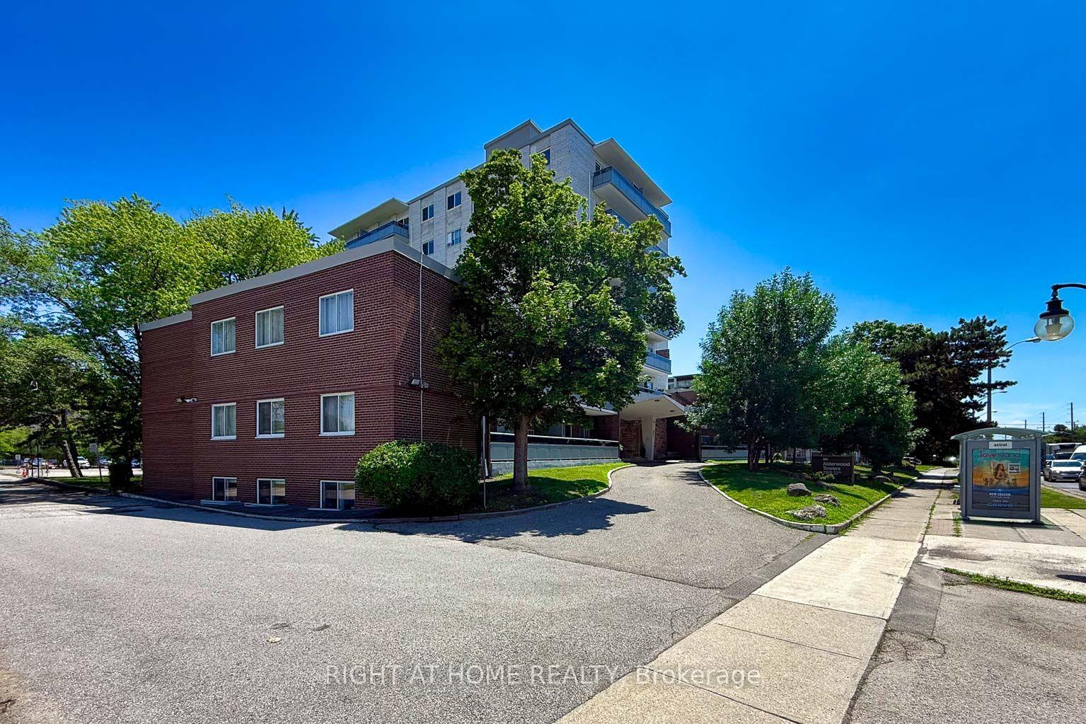 Photo 2 of Unit 1, 785 Brown's Line, Etobicoke, Alderwood — HOMEH